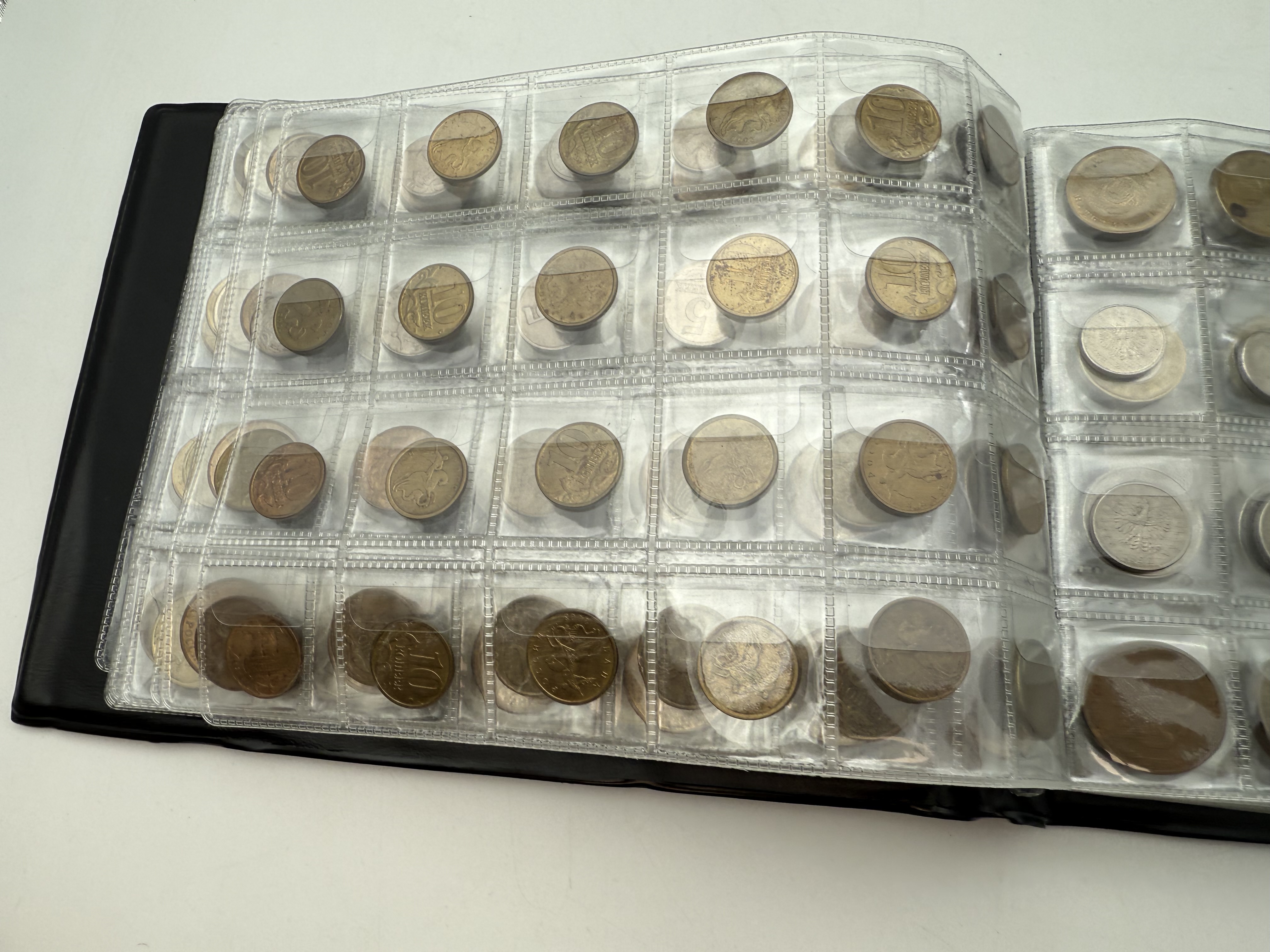 Poland - A collection of several hundred coins arranged in a special coin album, various conditions and years - 1 8