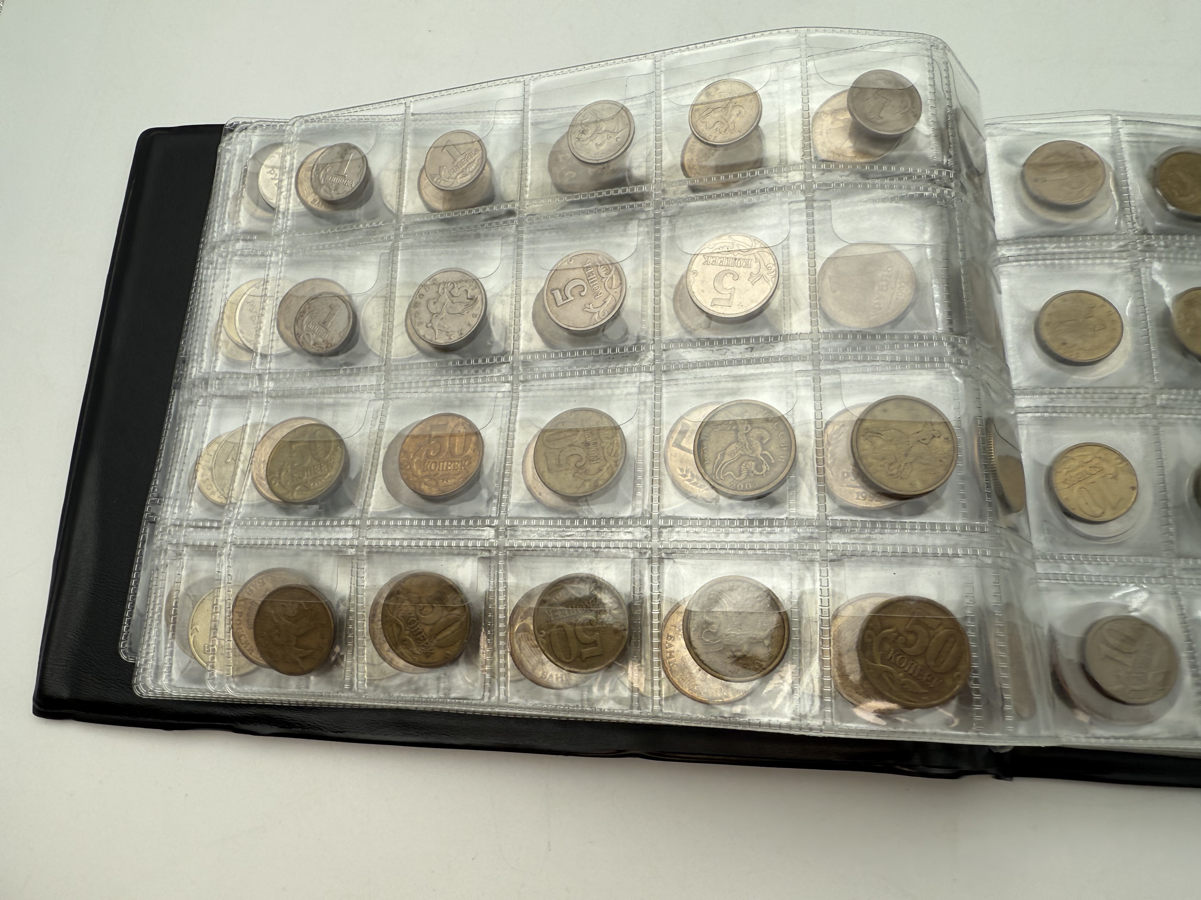 Poland - A collection of several hundred coins arranged in a special coin album, various conditions and years - 1 6