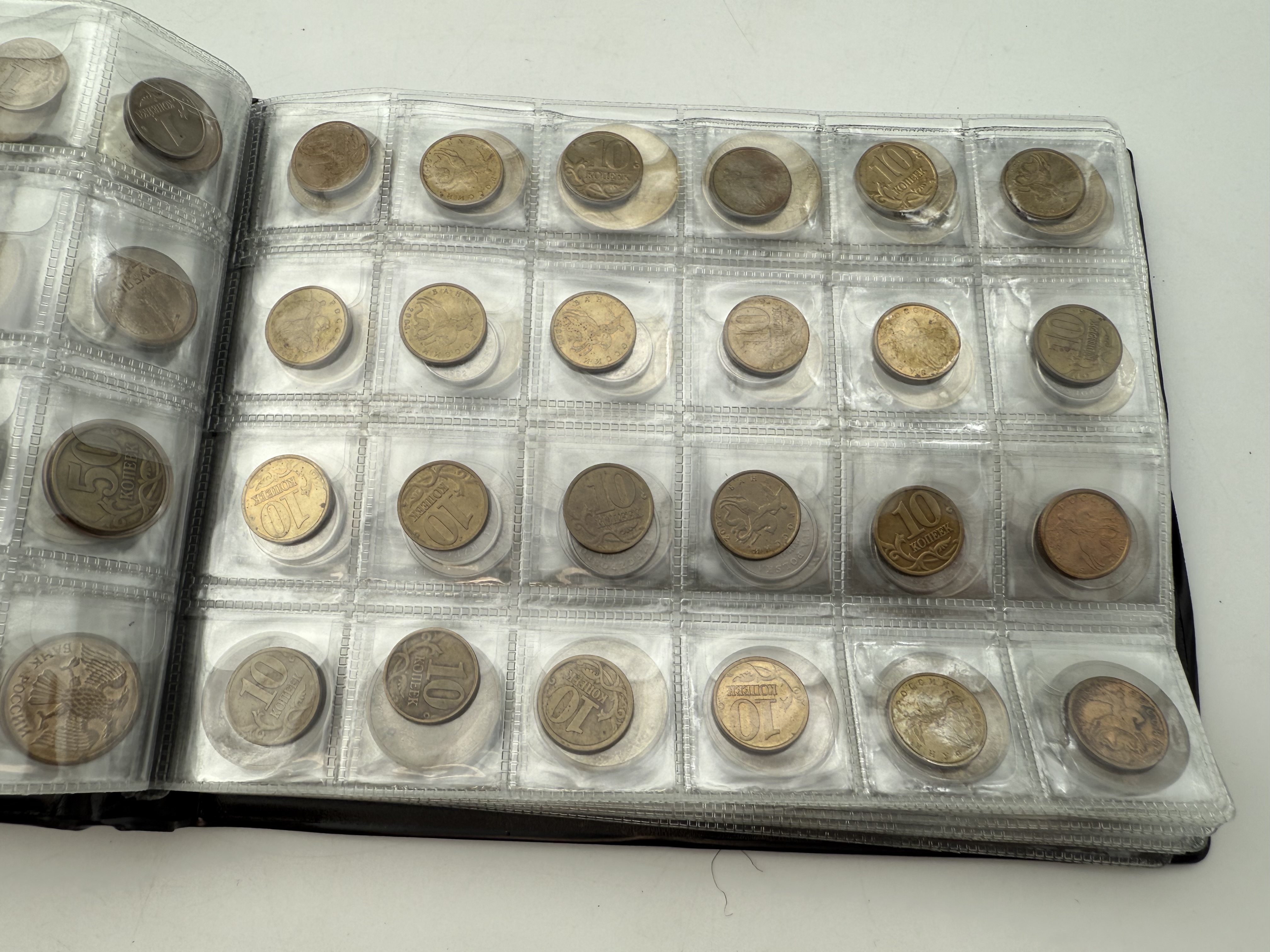 Poland - A collection of several hundred coins arranged in a special coin album, various conditions and years - 1 7