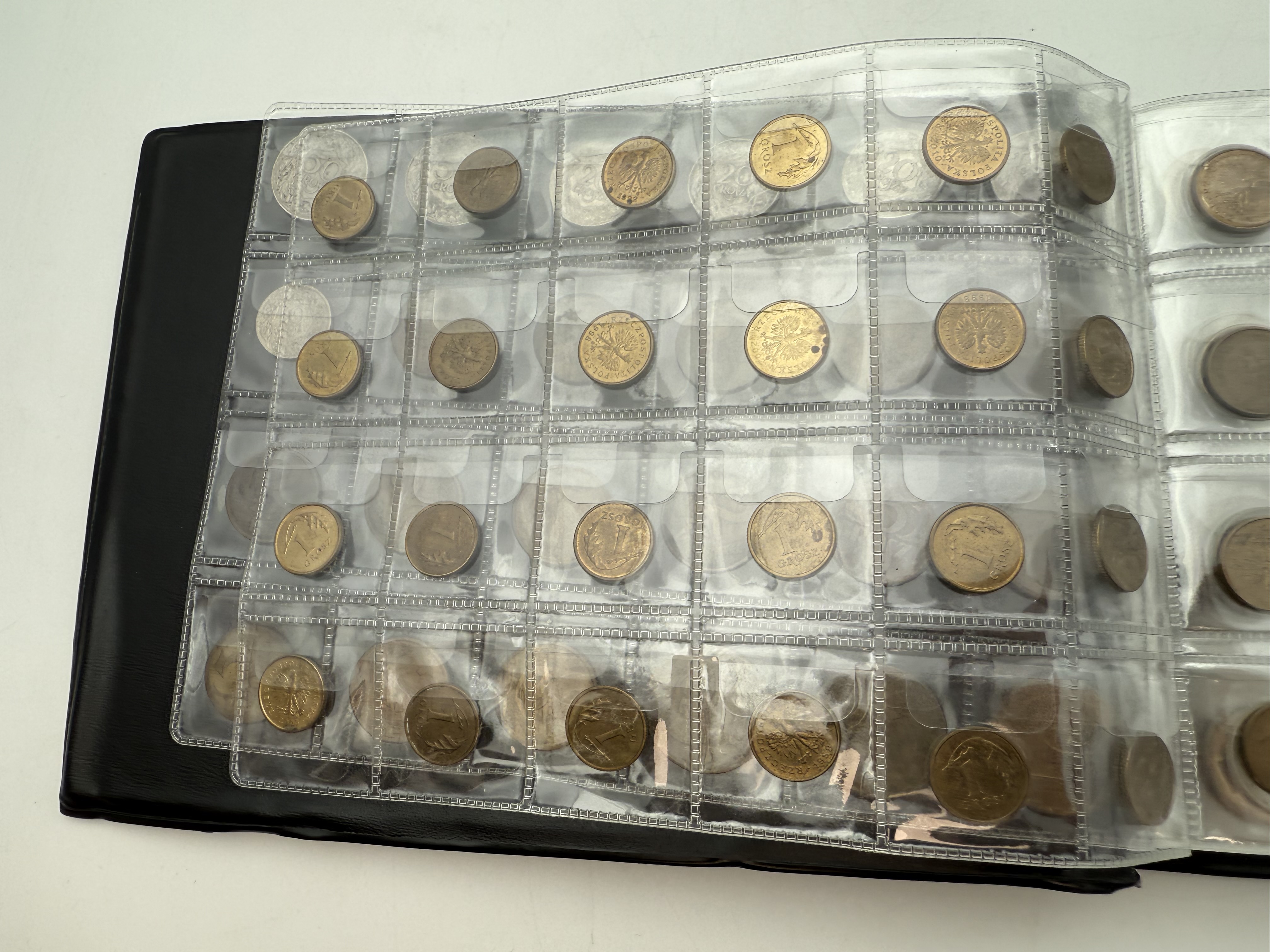 Poland - A collection of several hundred coins arranged in a special coin album, various conditions and years - 1 27