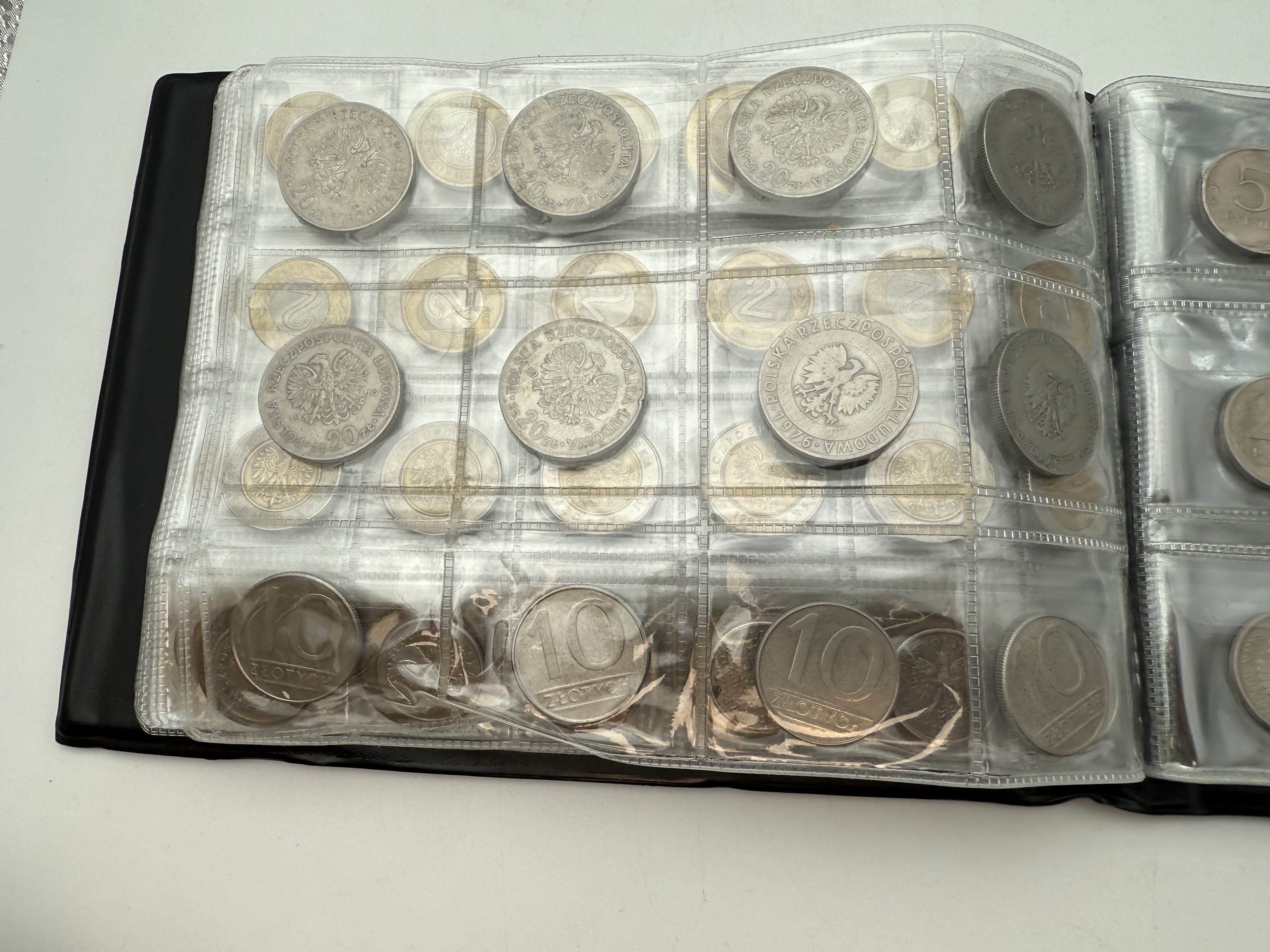 Poland - A collection of several hundred coins arranged in a special coin album, various conditions and years - 1 15