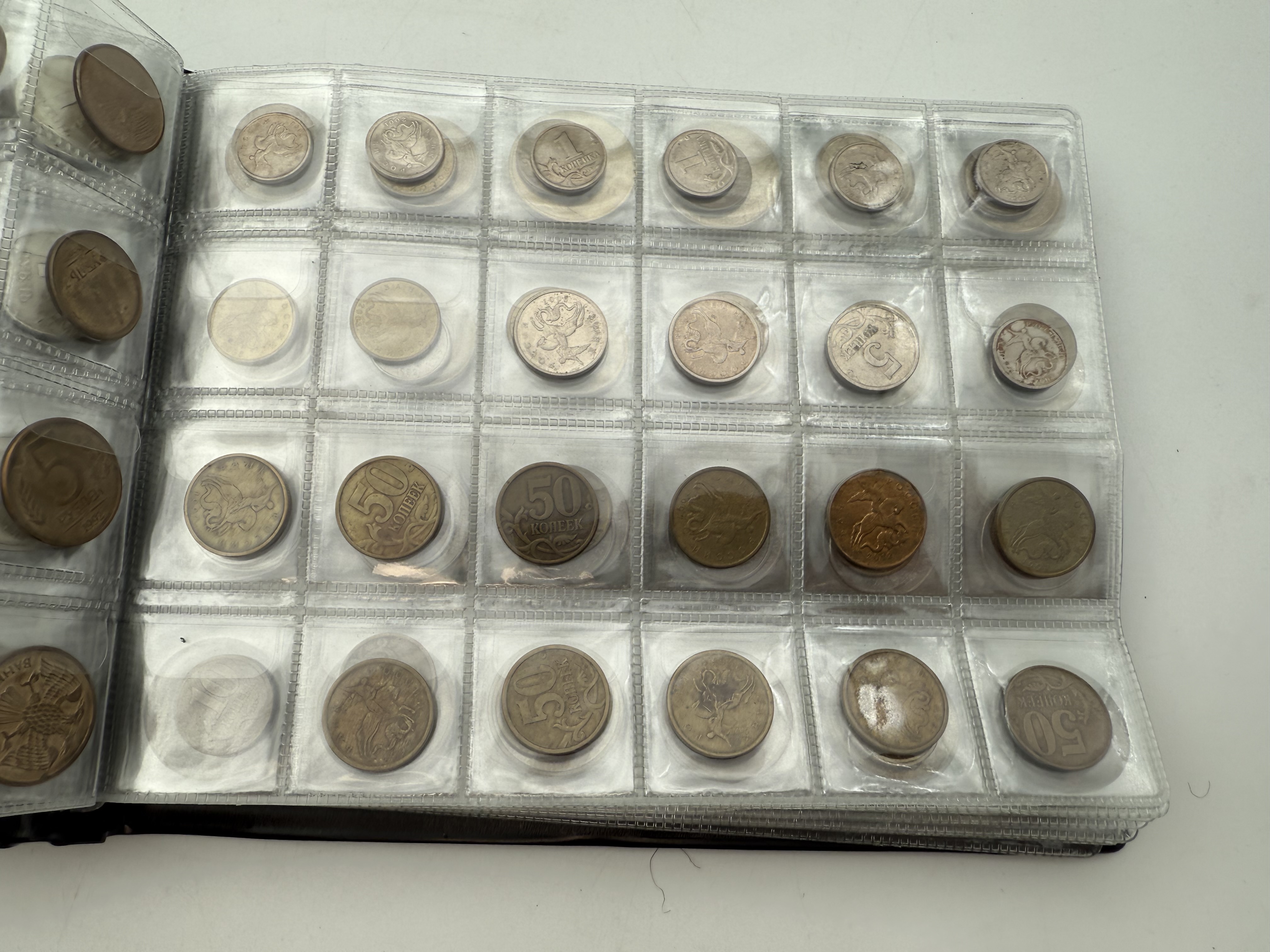 Poland - A collection of several hundred coins arranged in a special coin album, various conditions and years - 1 5