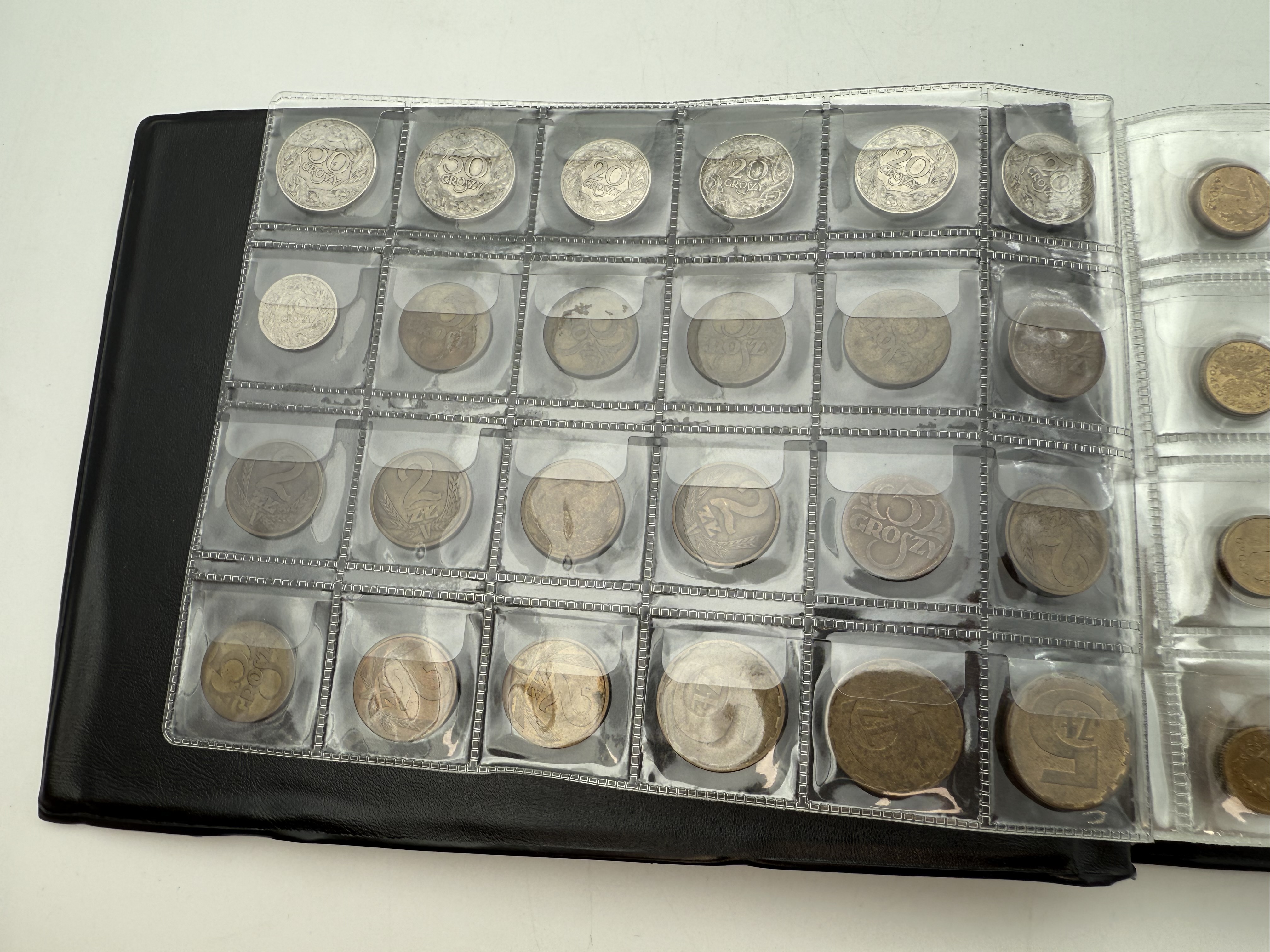 Poland - A collection of several hundred coins arranged in a special coin album, various conditions and years - 1 22