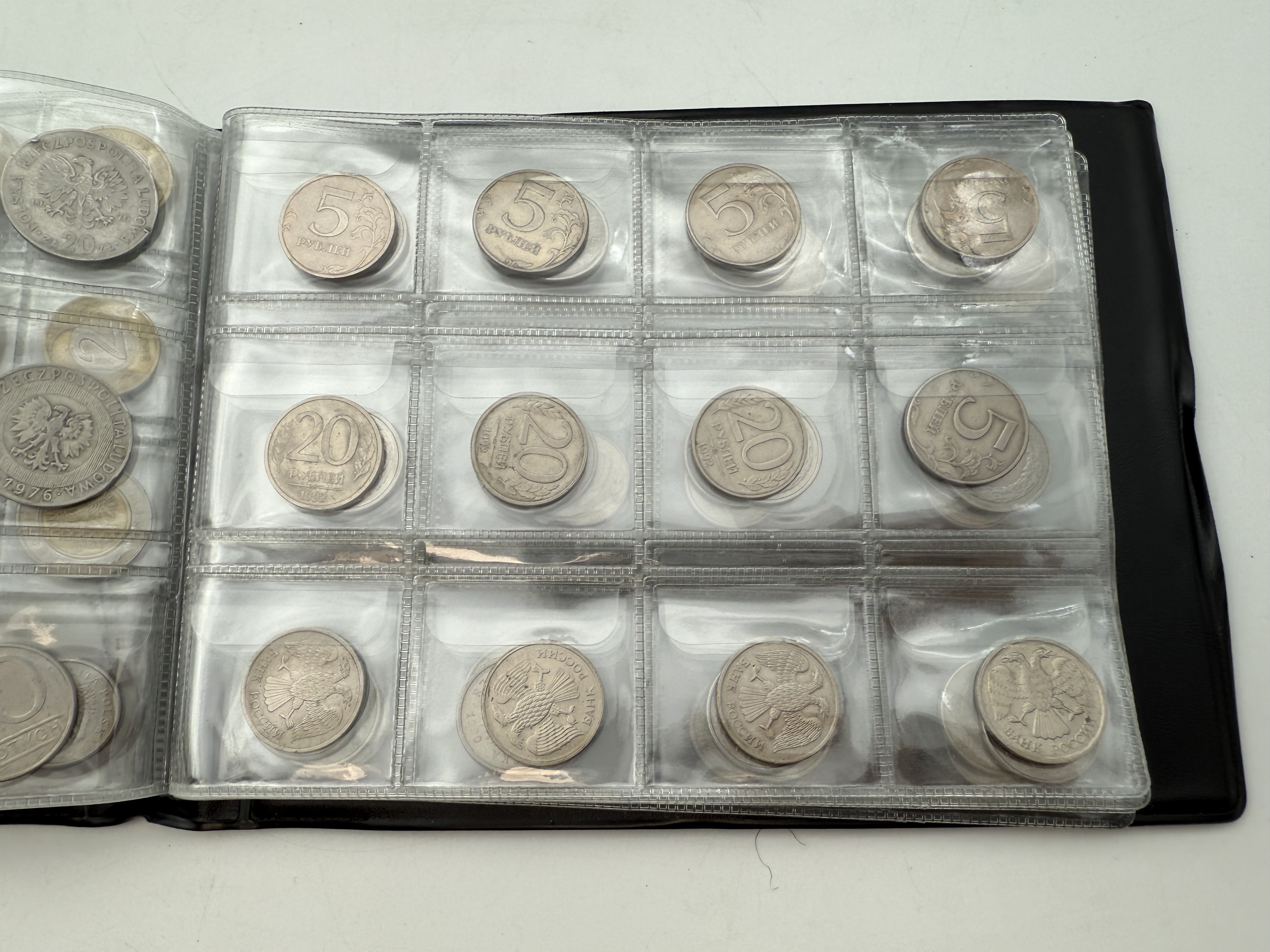 Poland - A collection of several hundred coins arranged in a special coin album, various conditions and years - 1 16