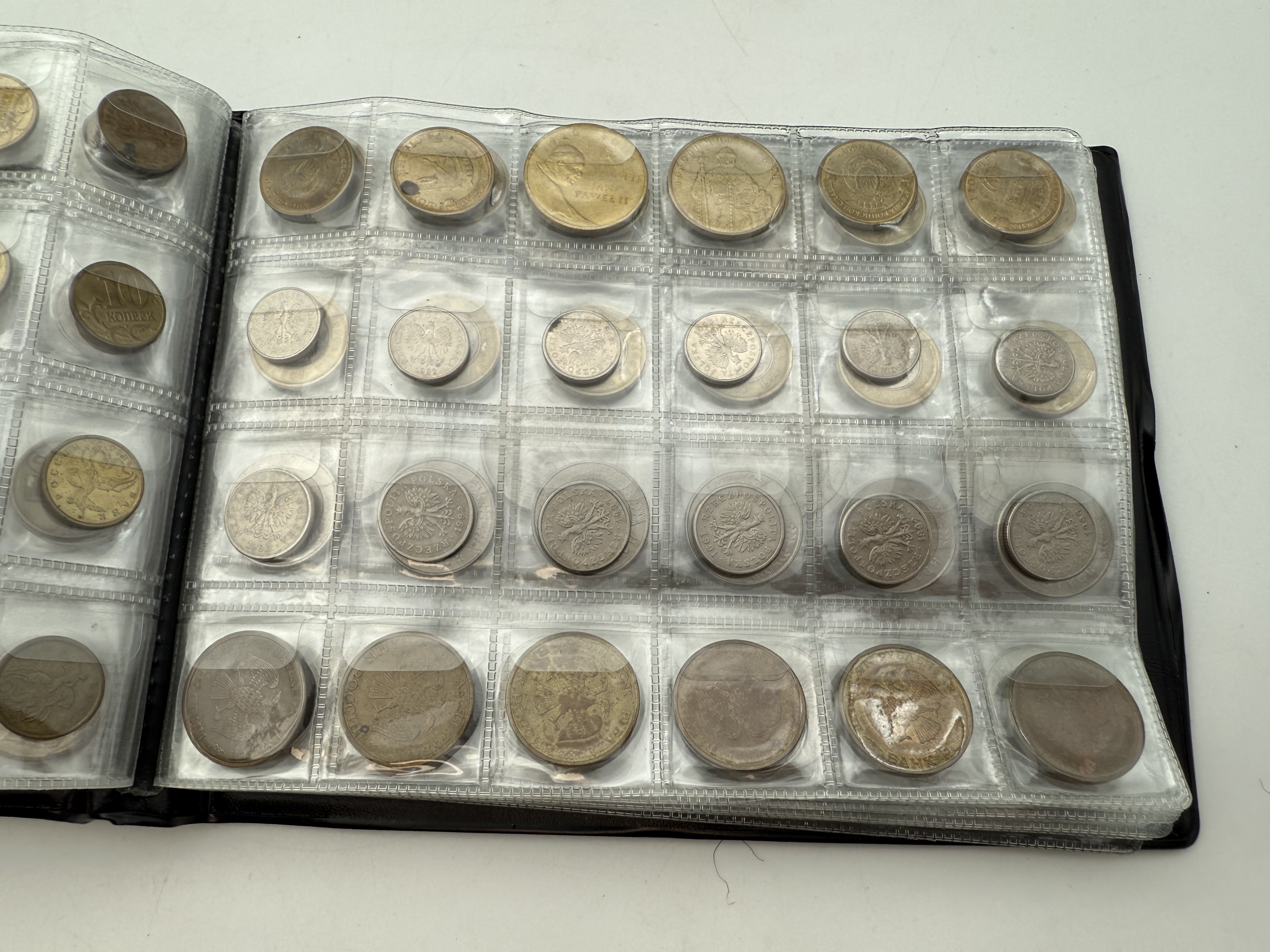 Poland - A collection of several hundred coins arranged in a special coin album, various conditions and years - 1 9