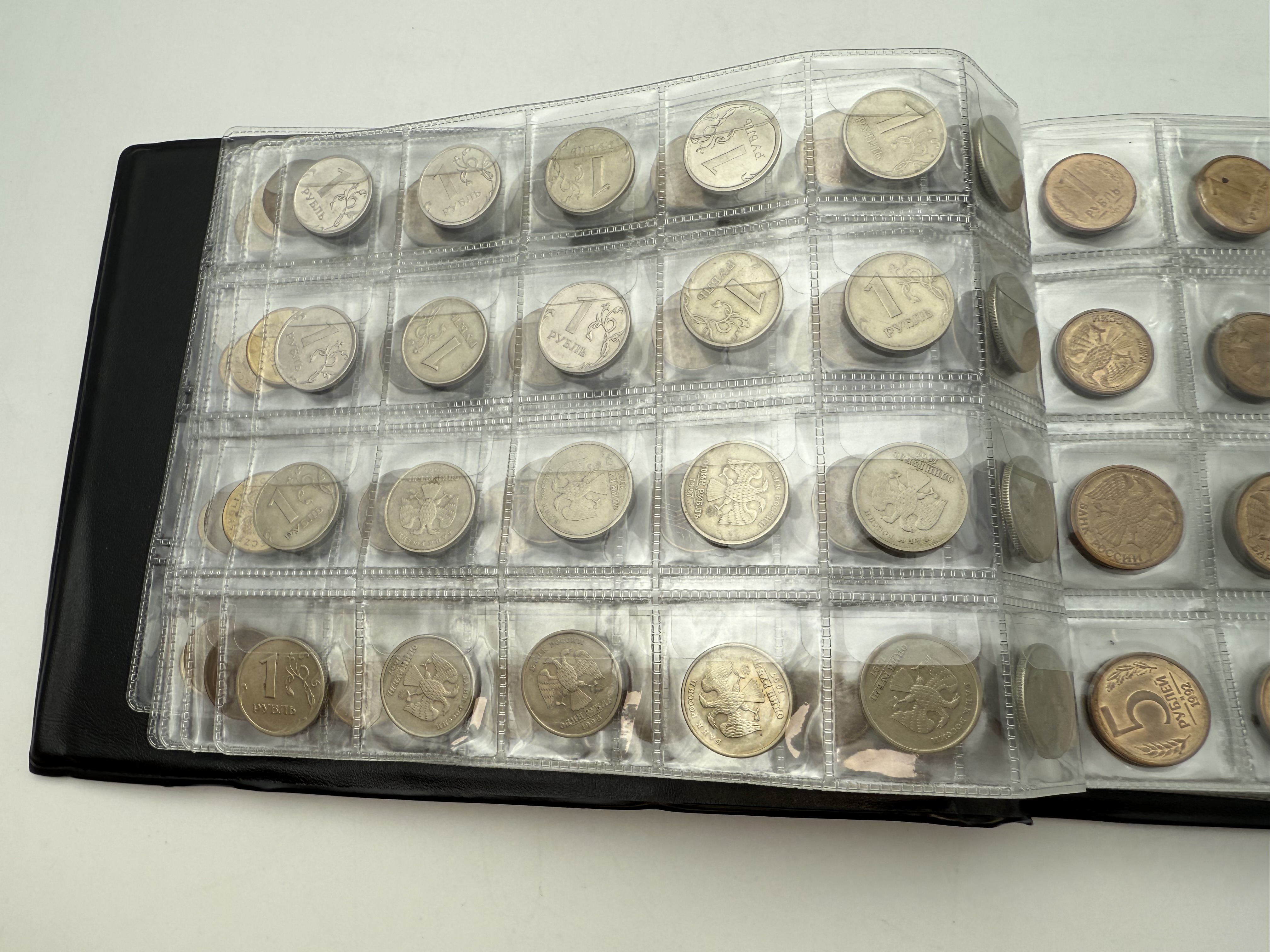 Poland - A collection of several hundred coins arranged in a special coin album, various conditions and years - 1 2