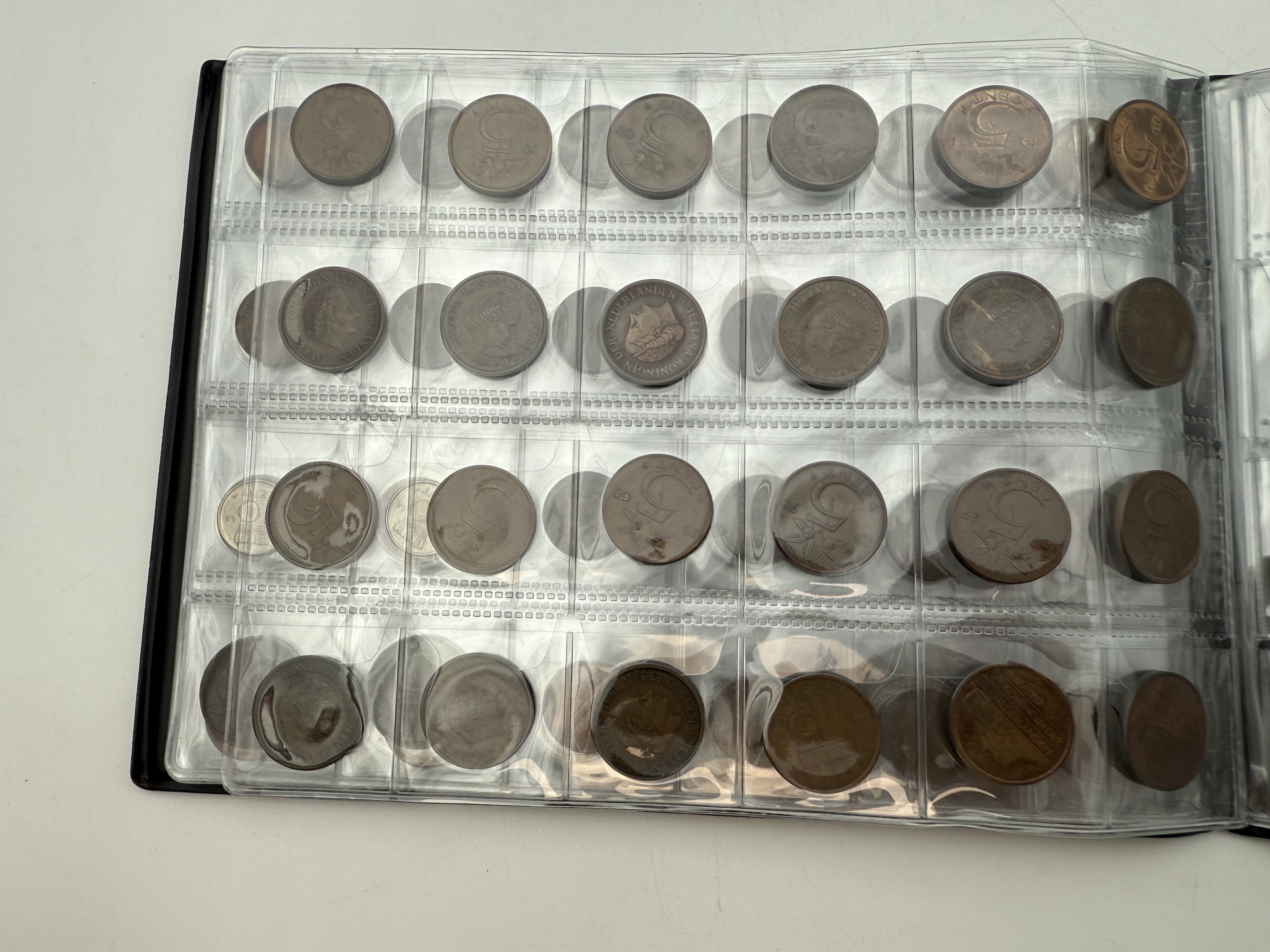 Sweden / Netherlands - A collection of several hundred coins arranged in a special coin album, various conditions ... - 1 4