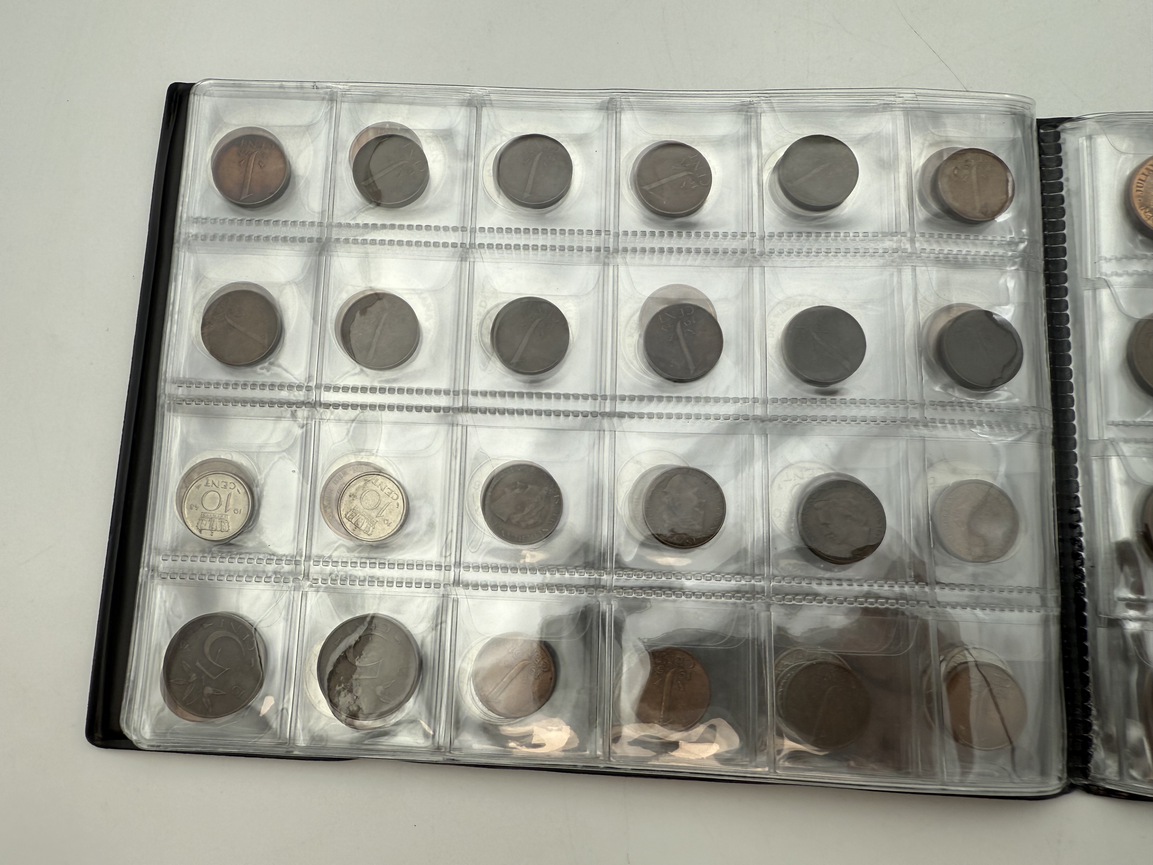 Sweden / Netherlands - A collection of several hundred coins arranged in a special coin album, various conditions ... - 1 2