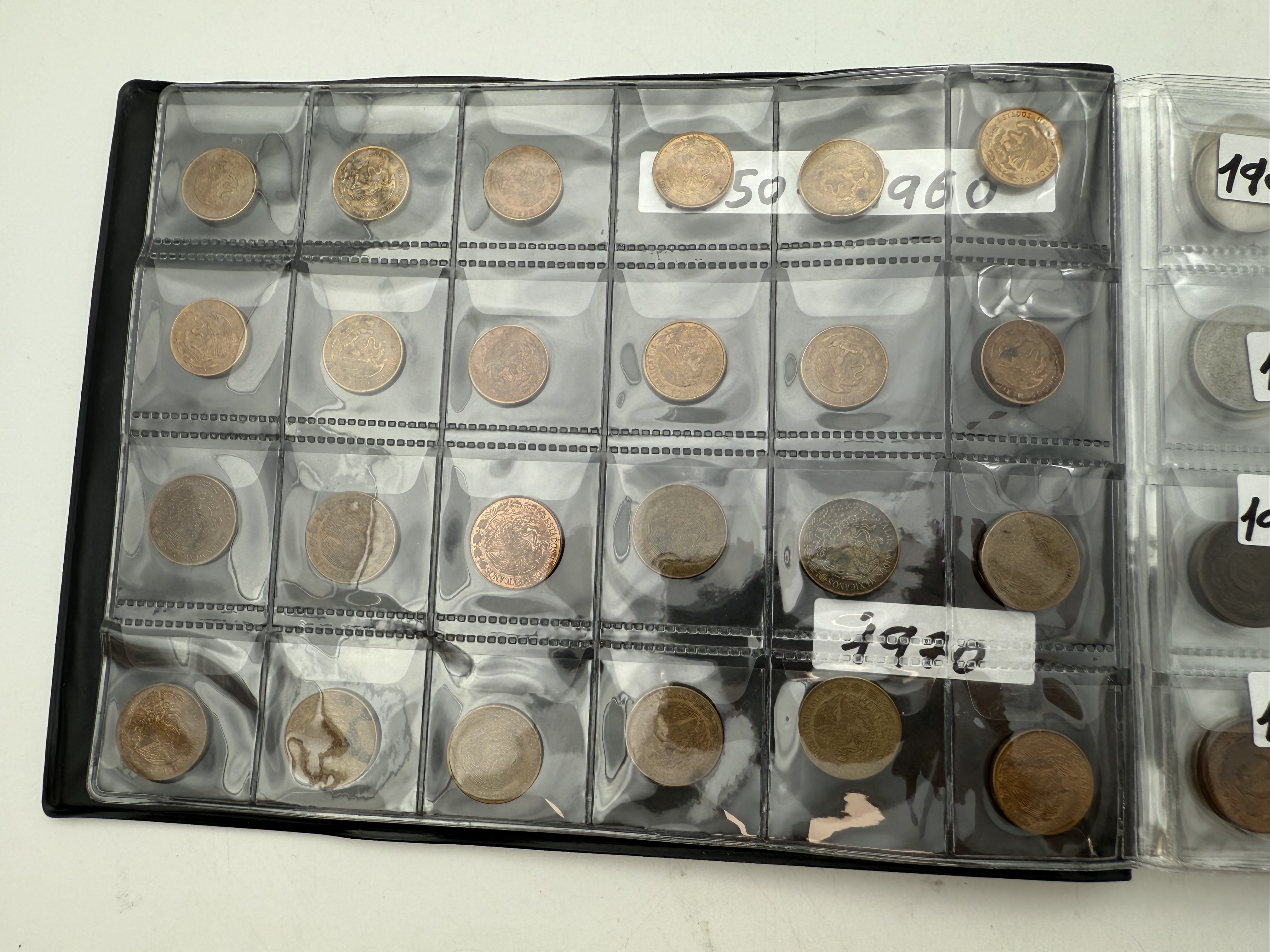 Mexico - A collection of several hundred coins arranged in a special coin album, various conditions and years - 1 15