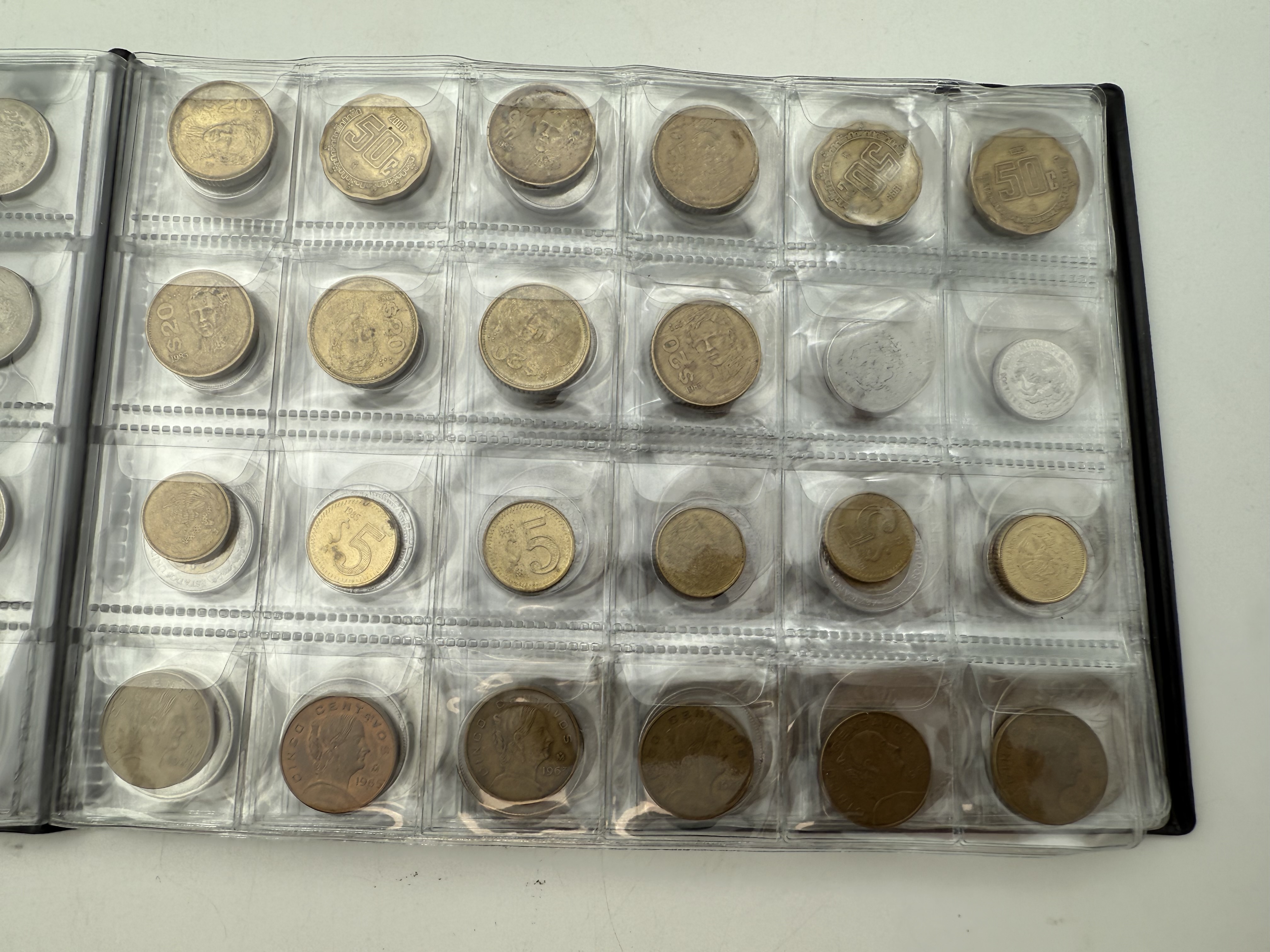 Mexico - A collection of several hundred coins arranged in a special coin album, various conditions and years - 1 20