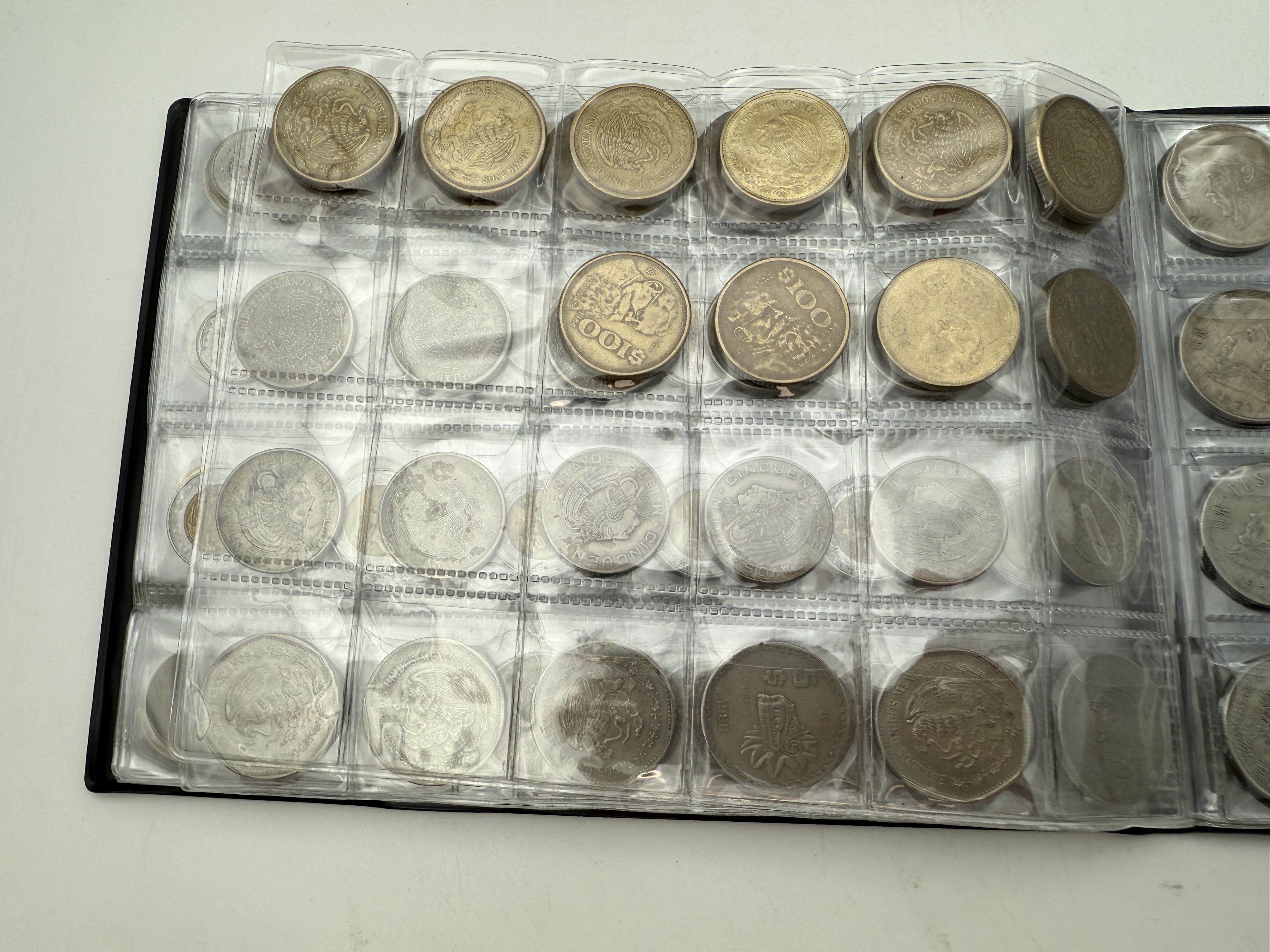 Mexico - A collection of several hundred coins arranged in a special coin album, various conditions and years - 1 8