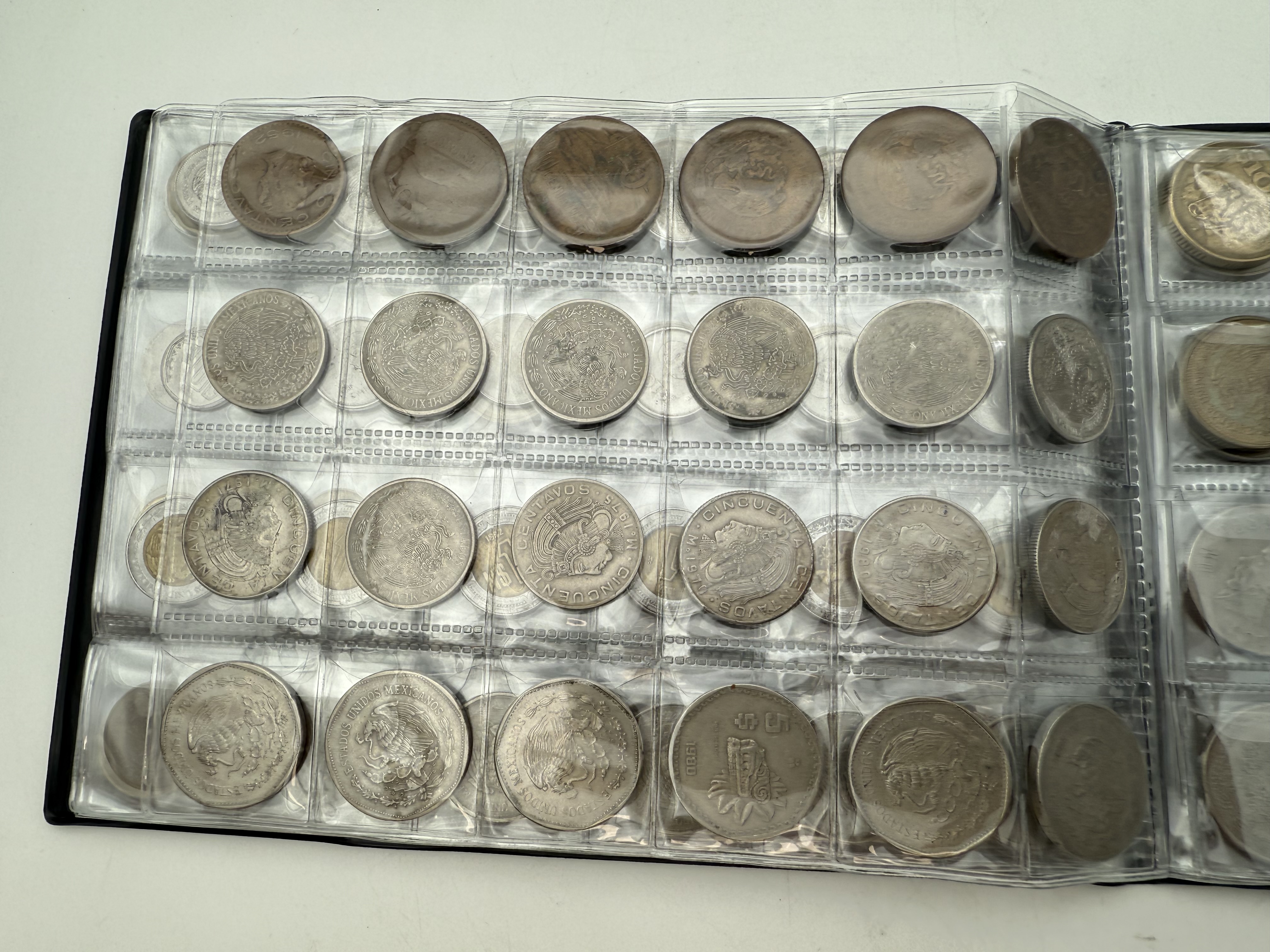Mexico - A collection of several hundred coins arranged in a special coin album, various conditions and years - 1 6
