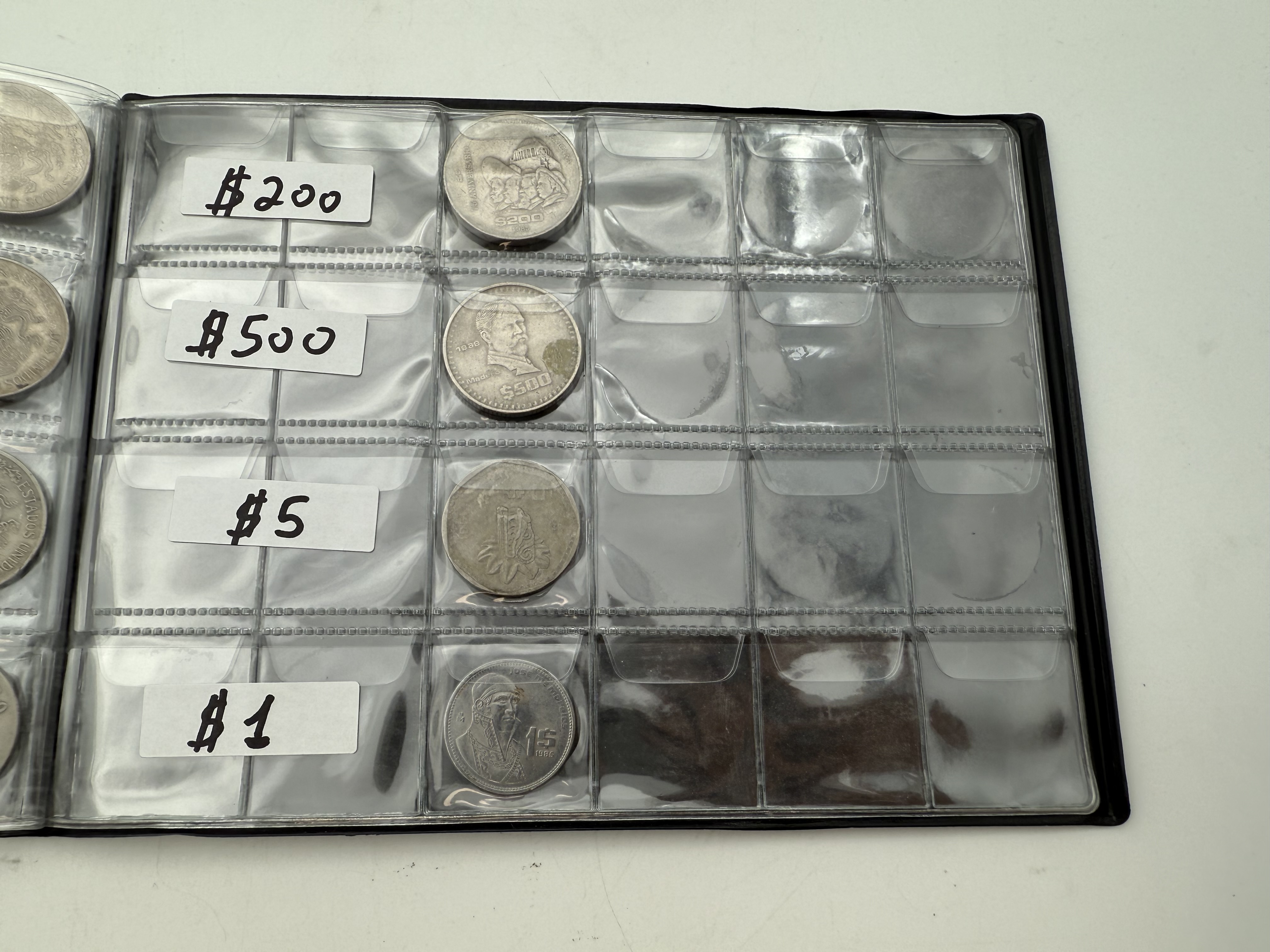 Mexico - A collection of several hundred coins arranged in a special coin album, various conditions and years - 1 12