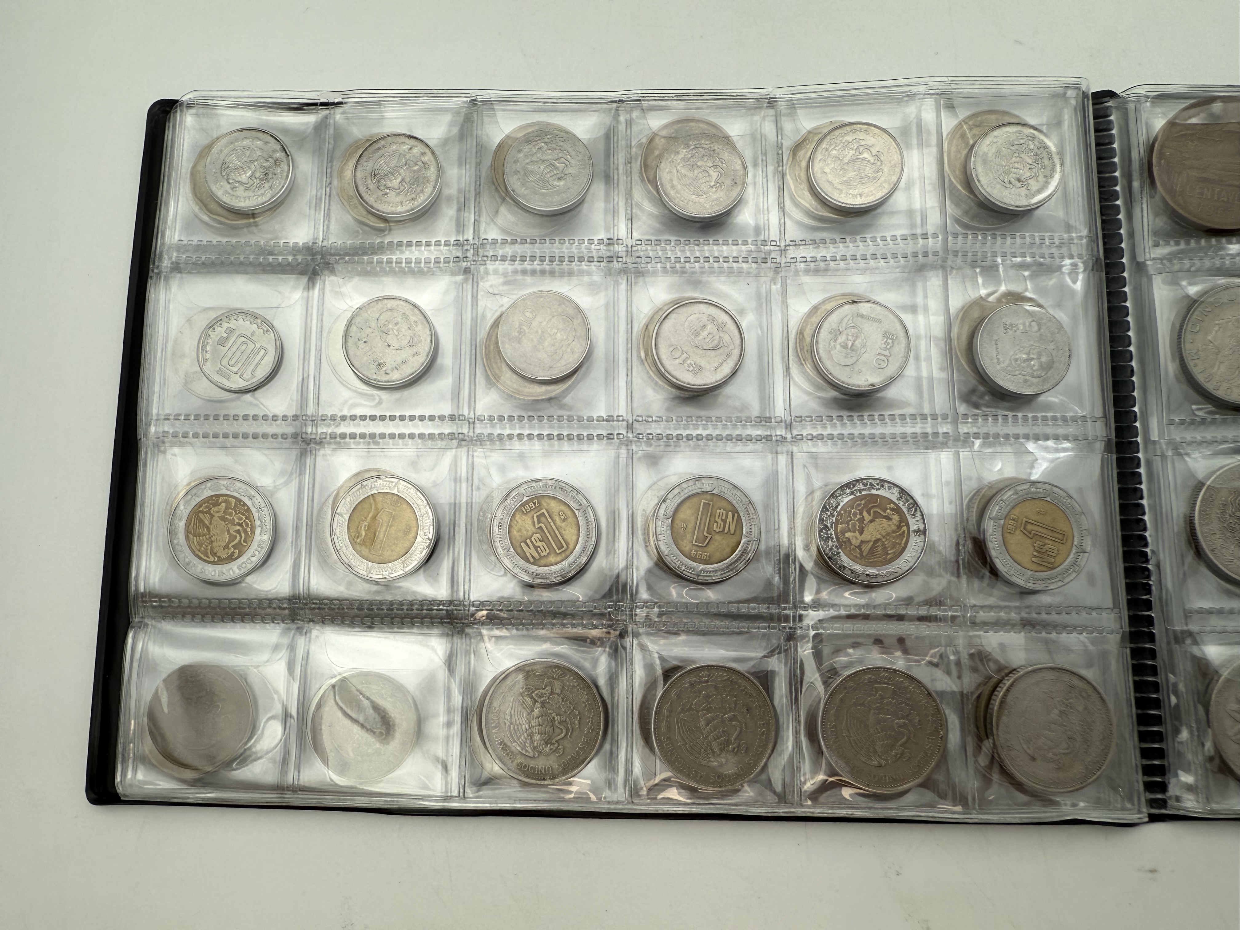 Mexico - A collection of several hundred coins arranged in a special coin album, various conditions and years - 1 5