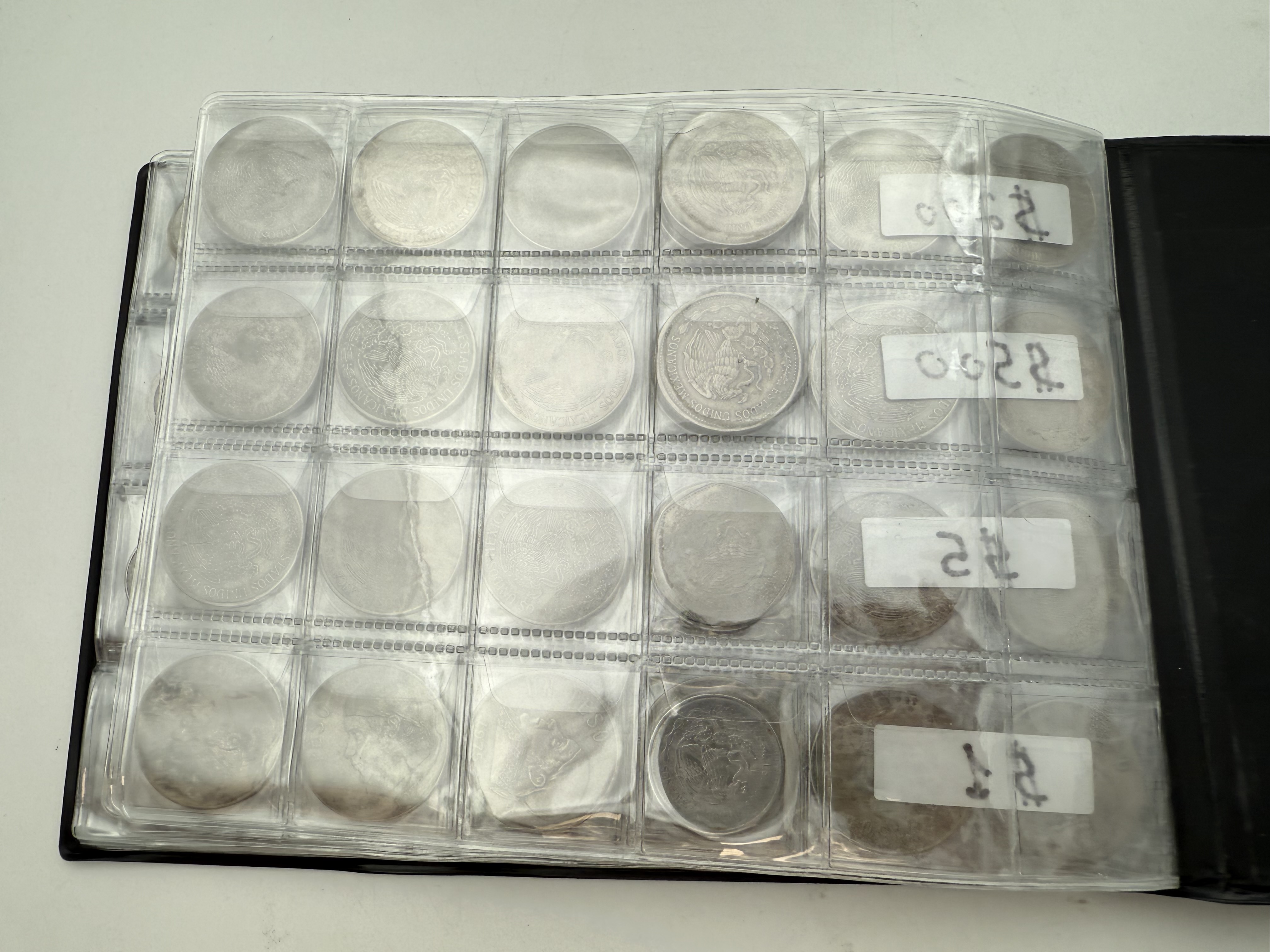 Mexico - A collection of several hundred coins arranged in a special coin album, various conditions and years - 1 13