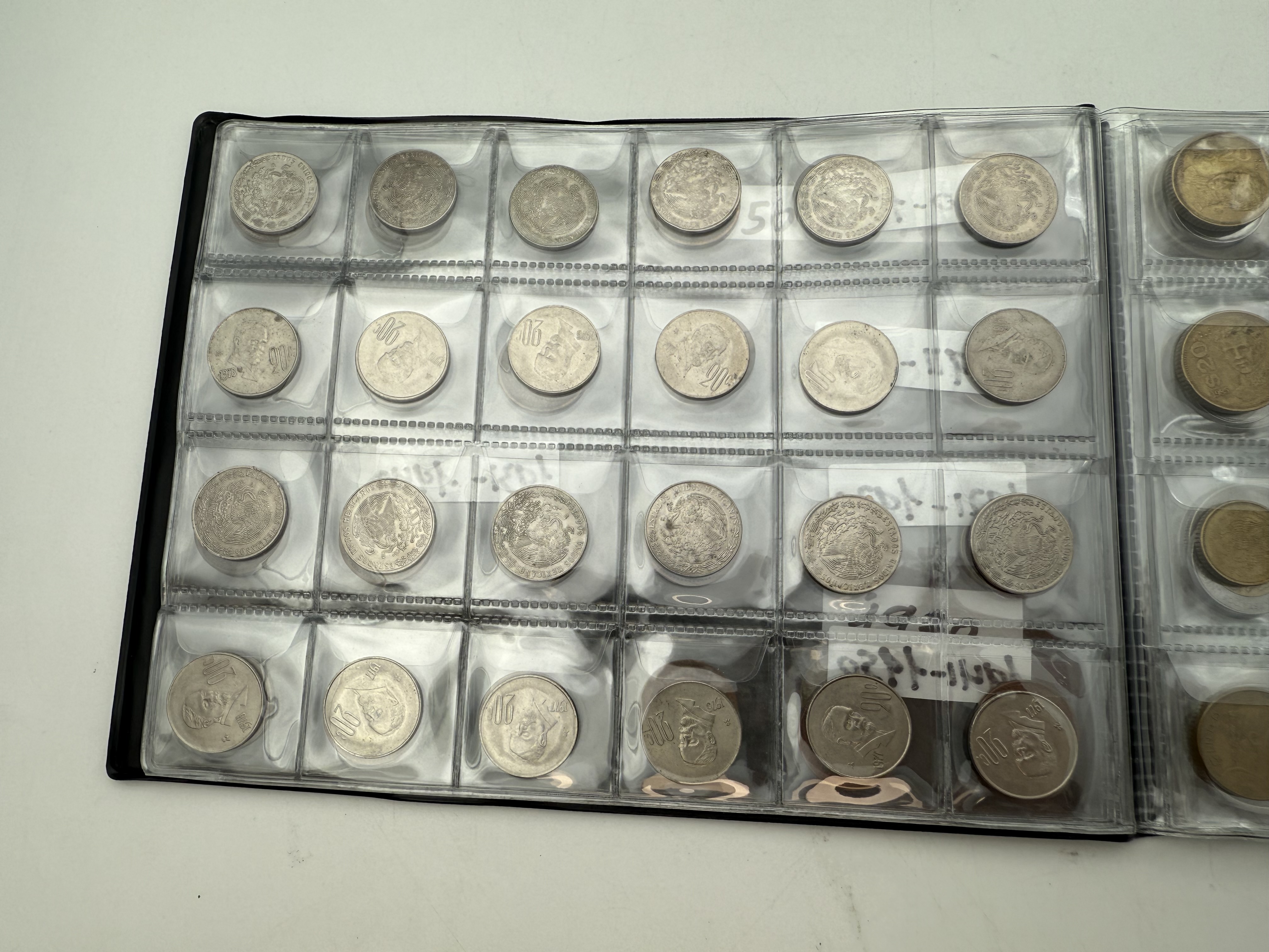 Mexico - A collection of several hundred coins arranged in a special coin album, various conditions and years - 1 19