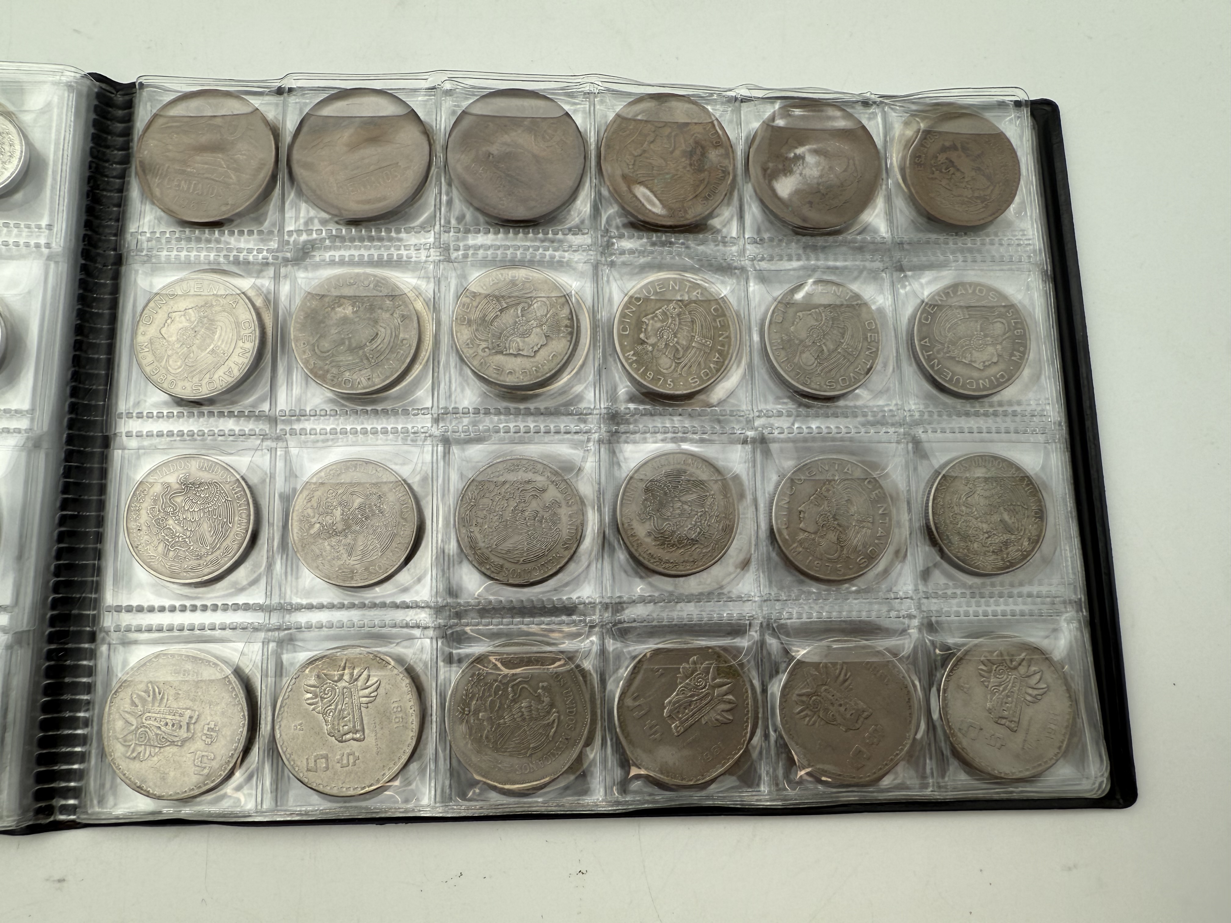 Mexico - A collection of several hundred coins arranged in a special coin album, various conditions and years - 1 4