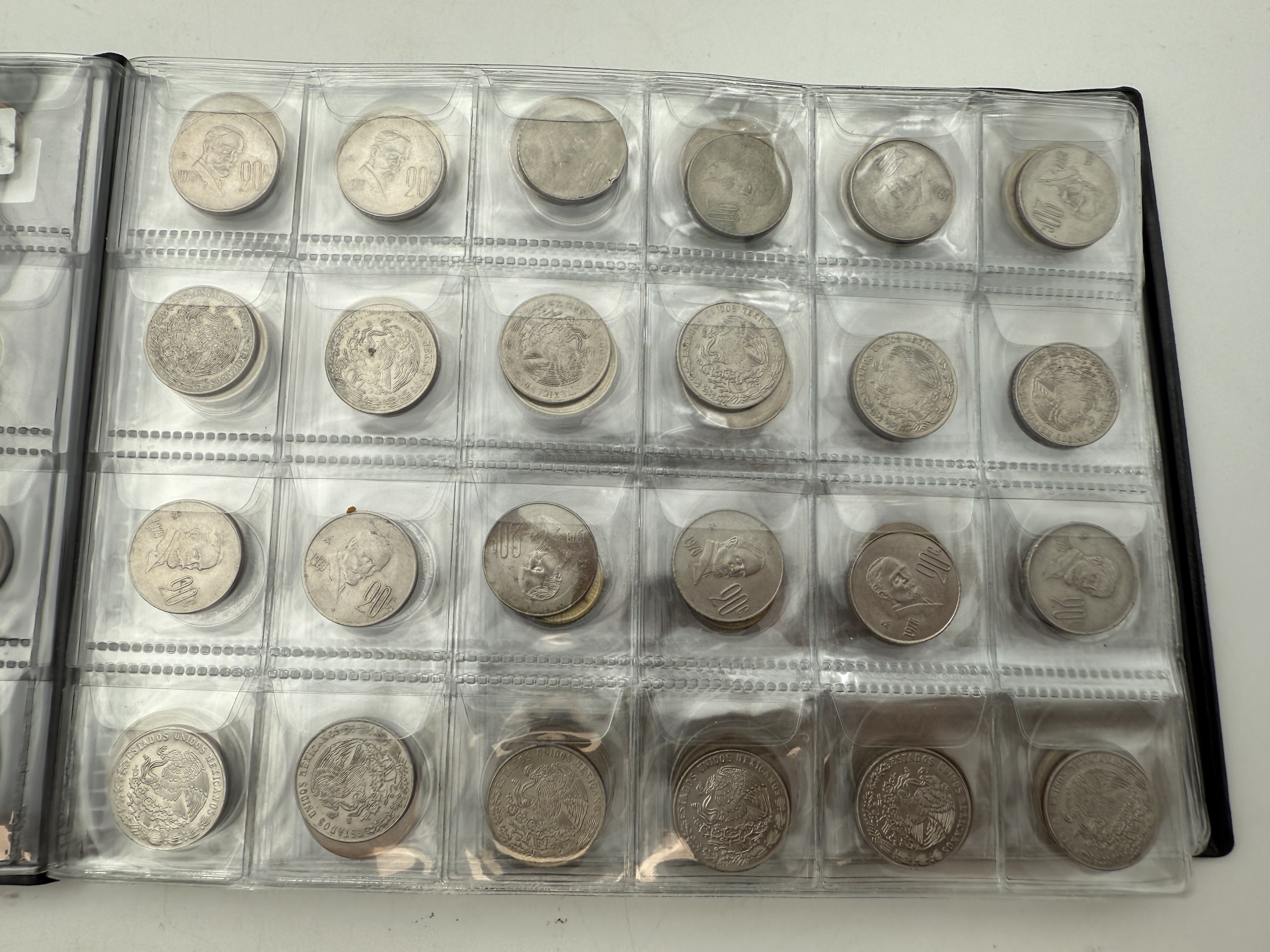 Mexico - A collection of several hundred coins arranged in a special coin album, various conditions and years - 1 18