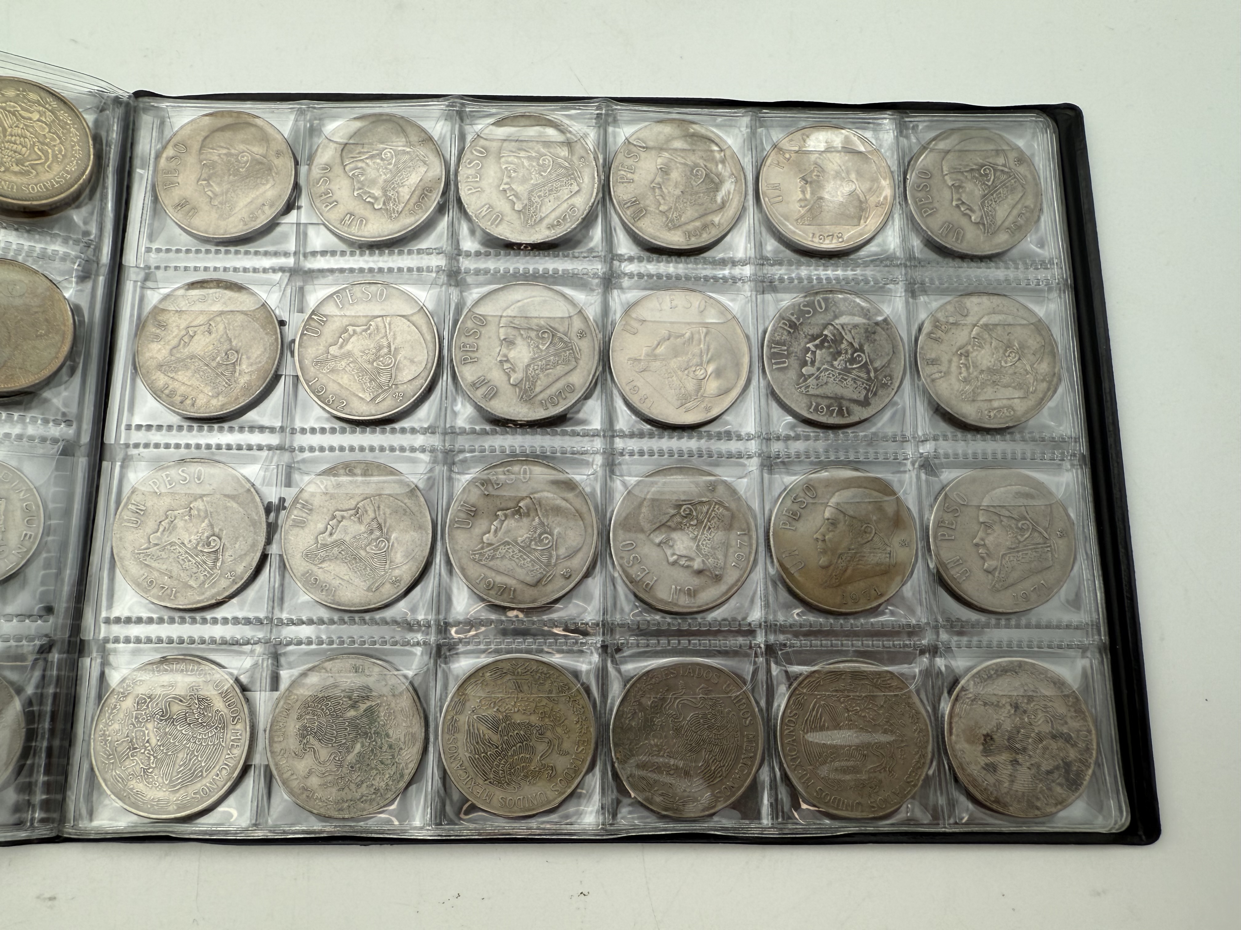 Mexico - A collection of several hundred coins arranged in a special coin album, various conditions and years - 1 9