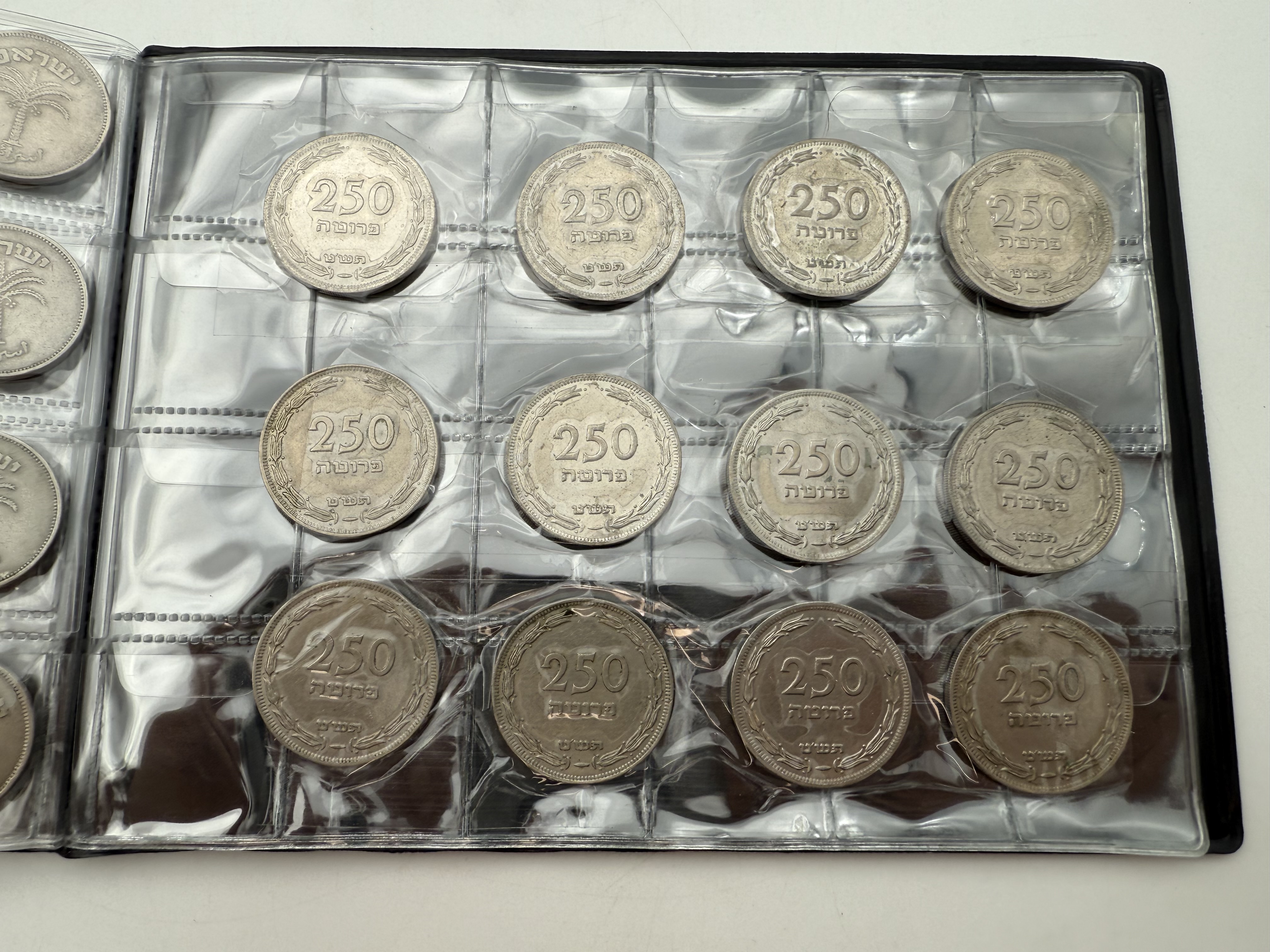 Israel - A collection of several hundred coins arranged in a special coin album, various conditions and years - 1 10