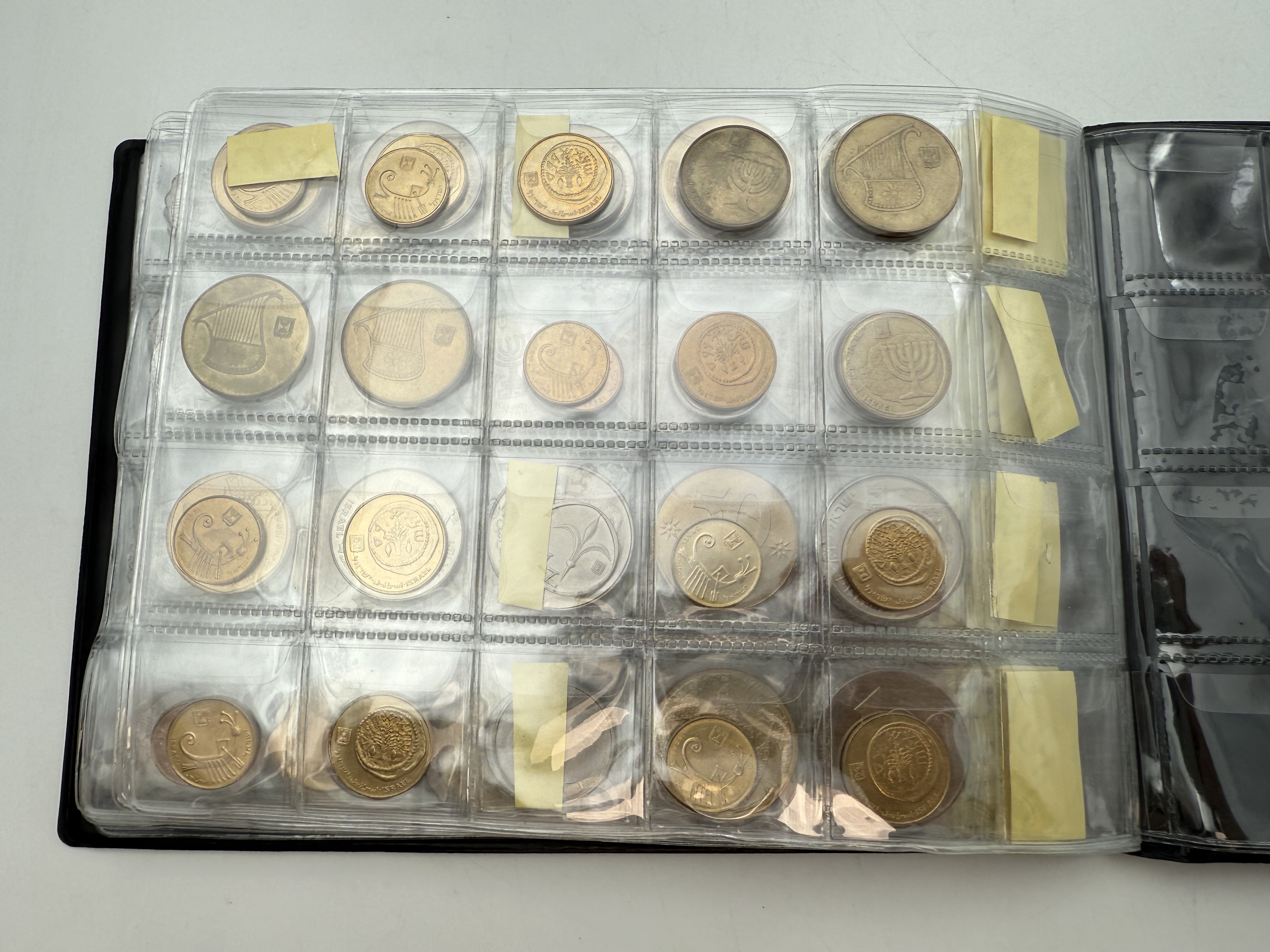 Israel - A collection of several hundred coins arranged in a special coin album, various conditions and years - 1 59