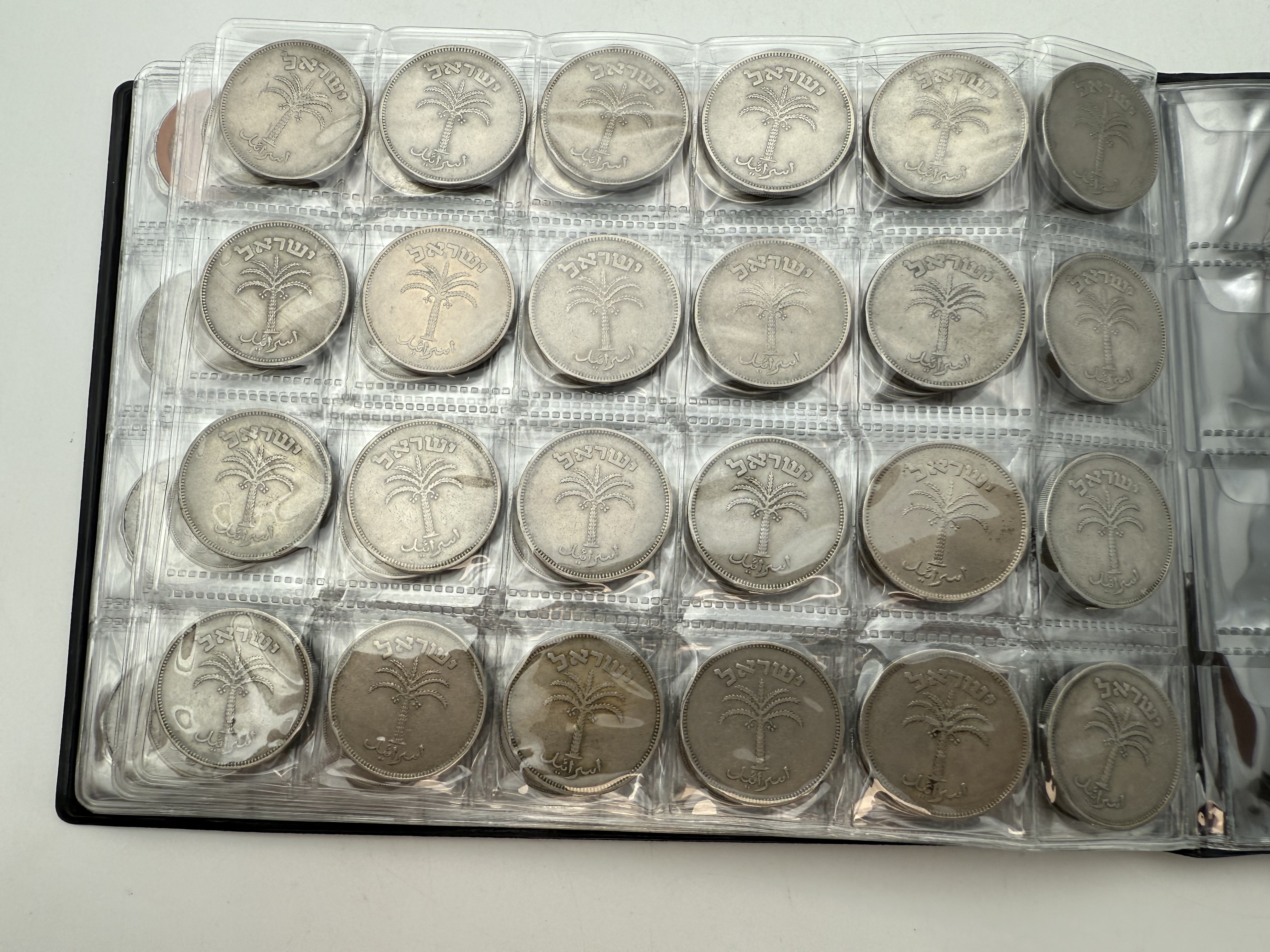 Israel - A collection of several hundred coins arranged in a special coin album, various conditions and years - 1 9