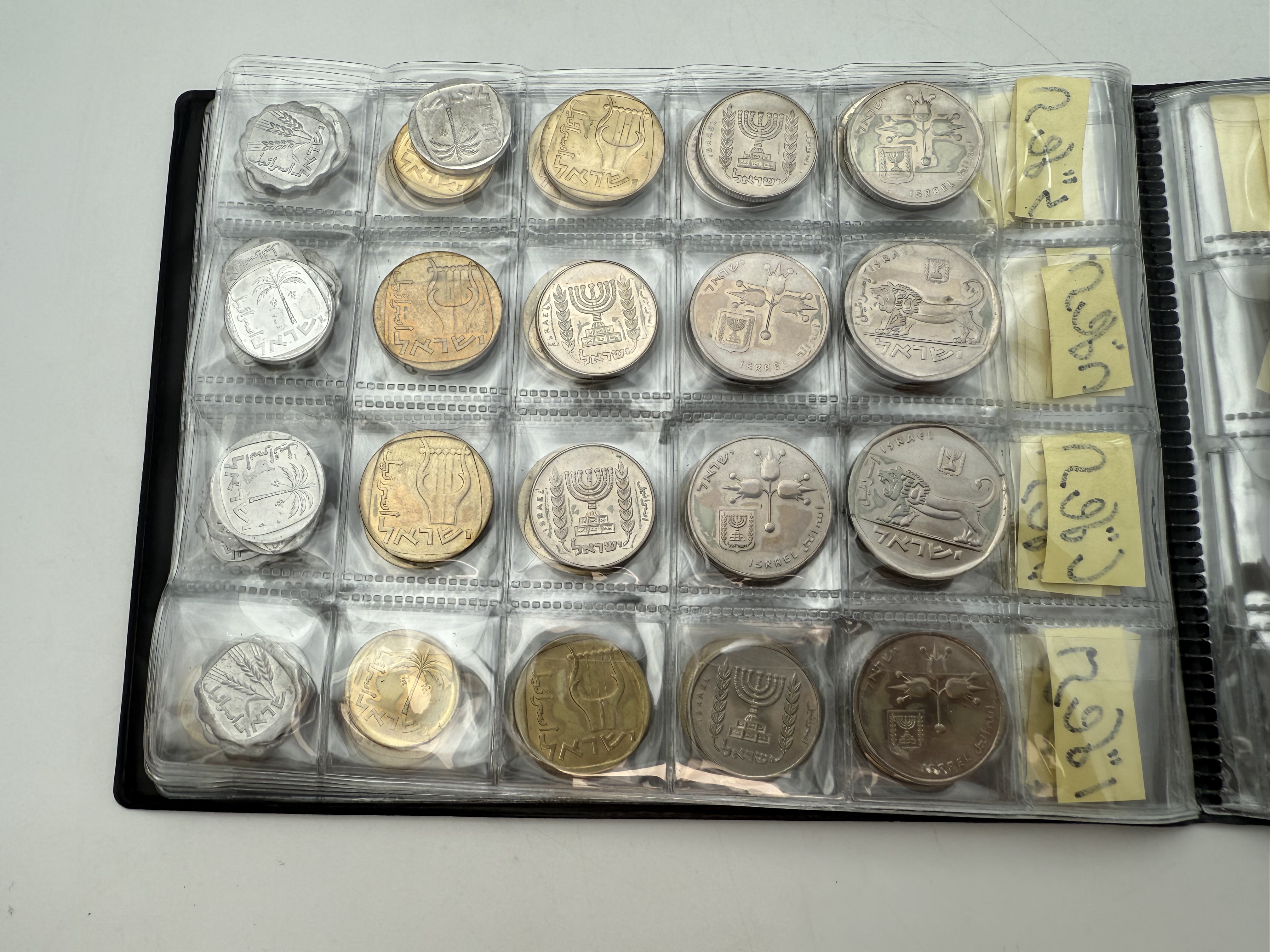Israel - A collection of several hundred coins arranged in a special coin album, various conditions and years - 1 50