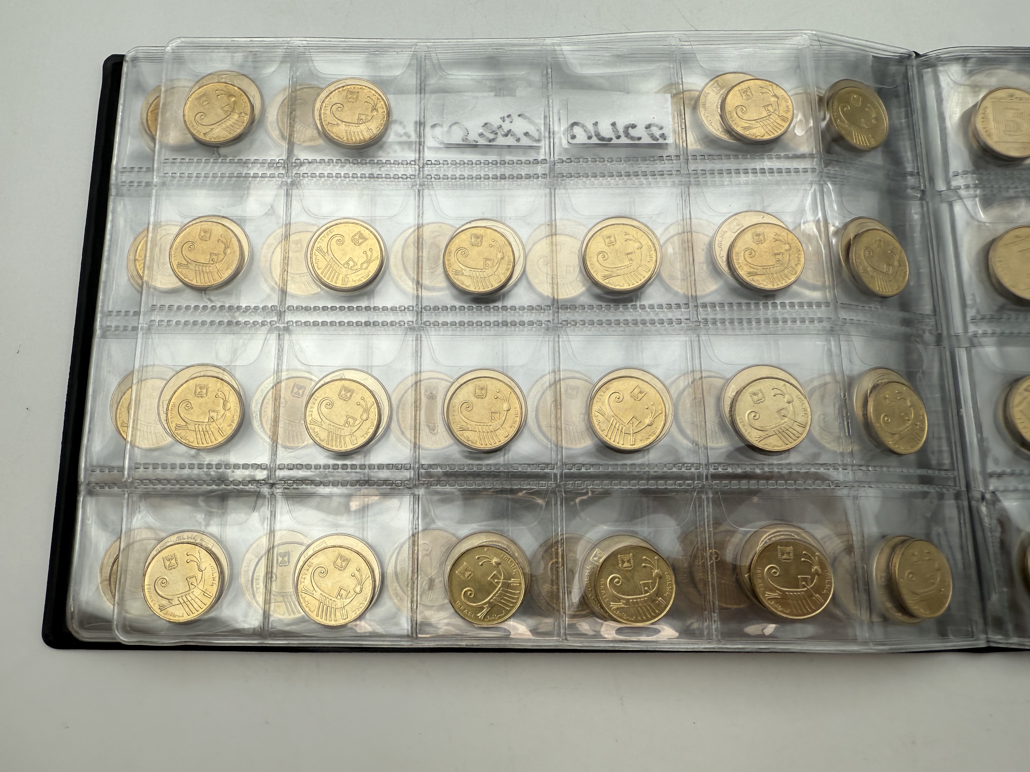 Israel - A collection of several hundred coins arranged in a special coin album, various conditions and years - 1 29