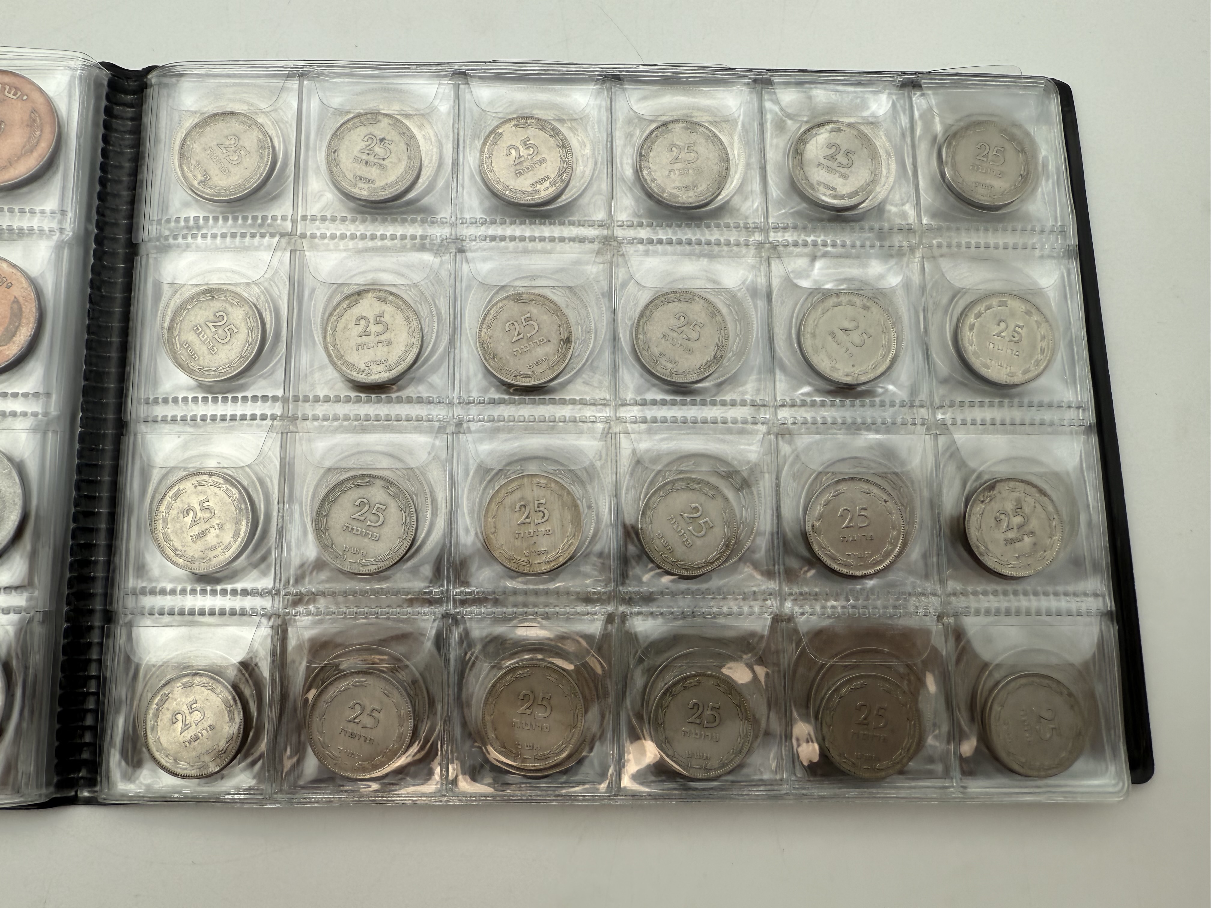 Israel - A collection of several hundred coins arranged in a special coin album, various conditions and years - 1 4