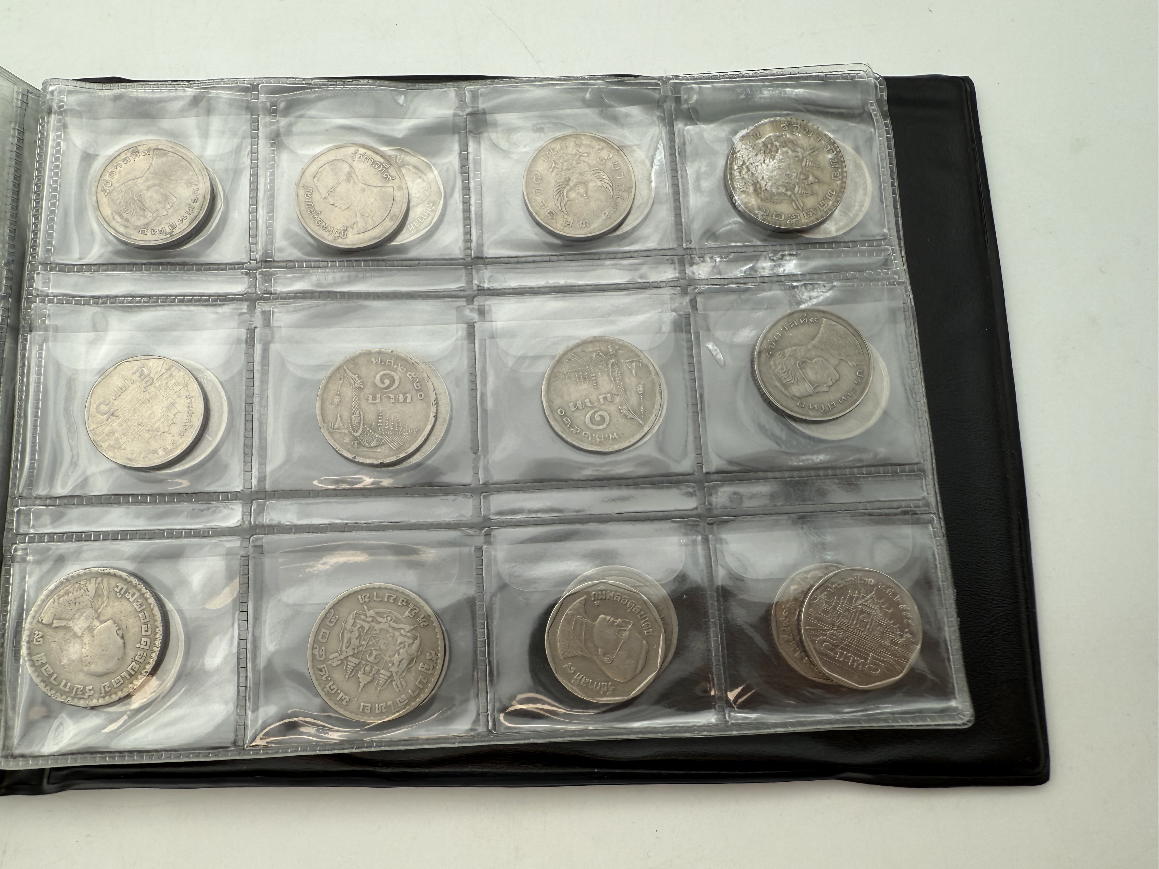 Thailand - A collection of several hundred coins arranged in a special coin album, various conditions and years - 1 20