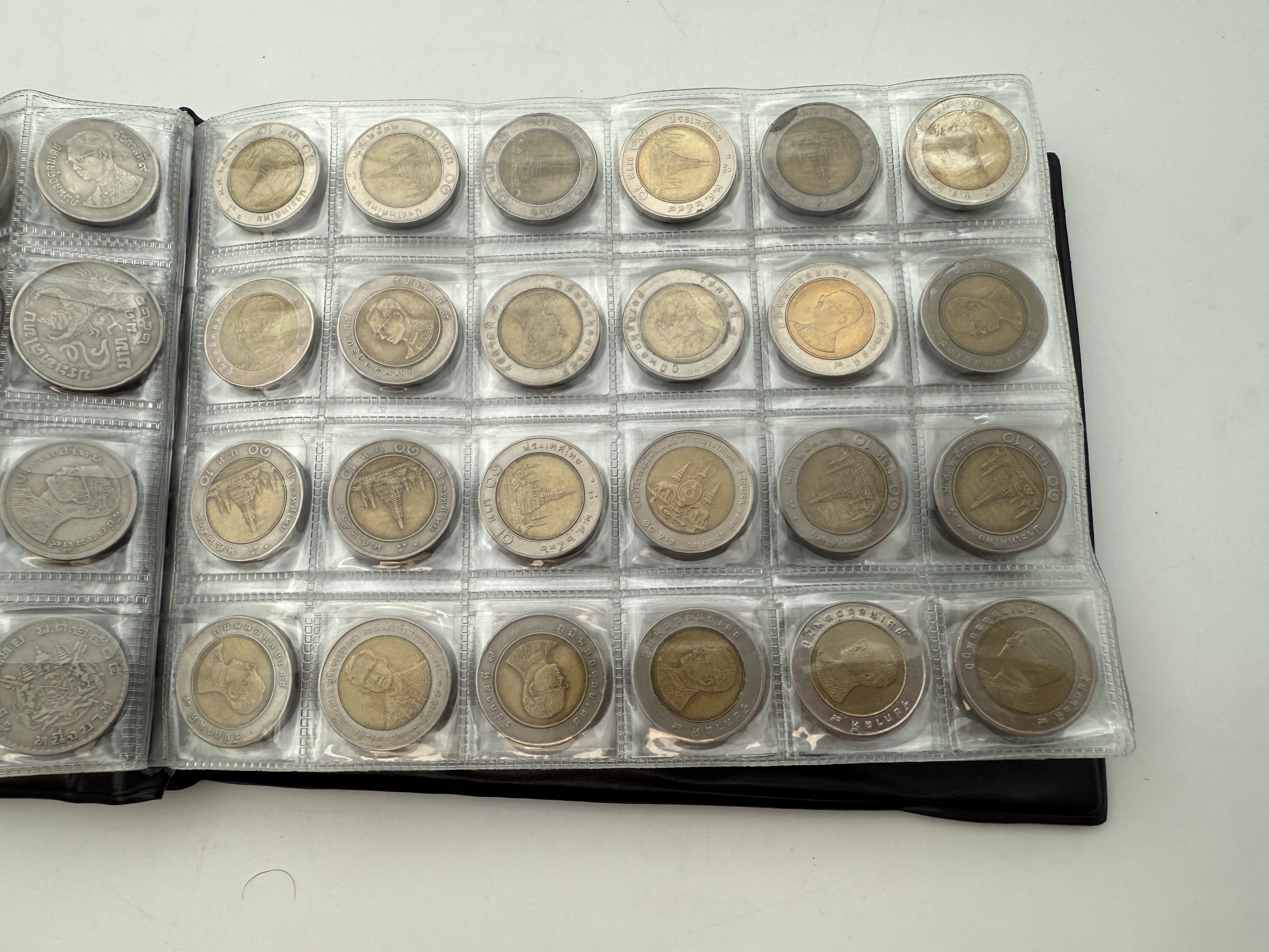 Thailand - A collection of several hundred coins arranged in a special coin album, various conditions and years - 1 1