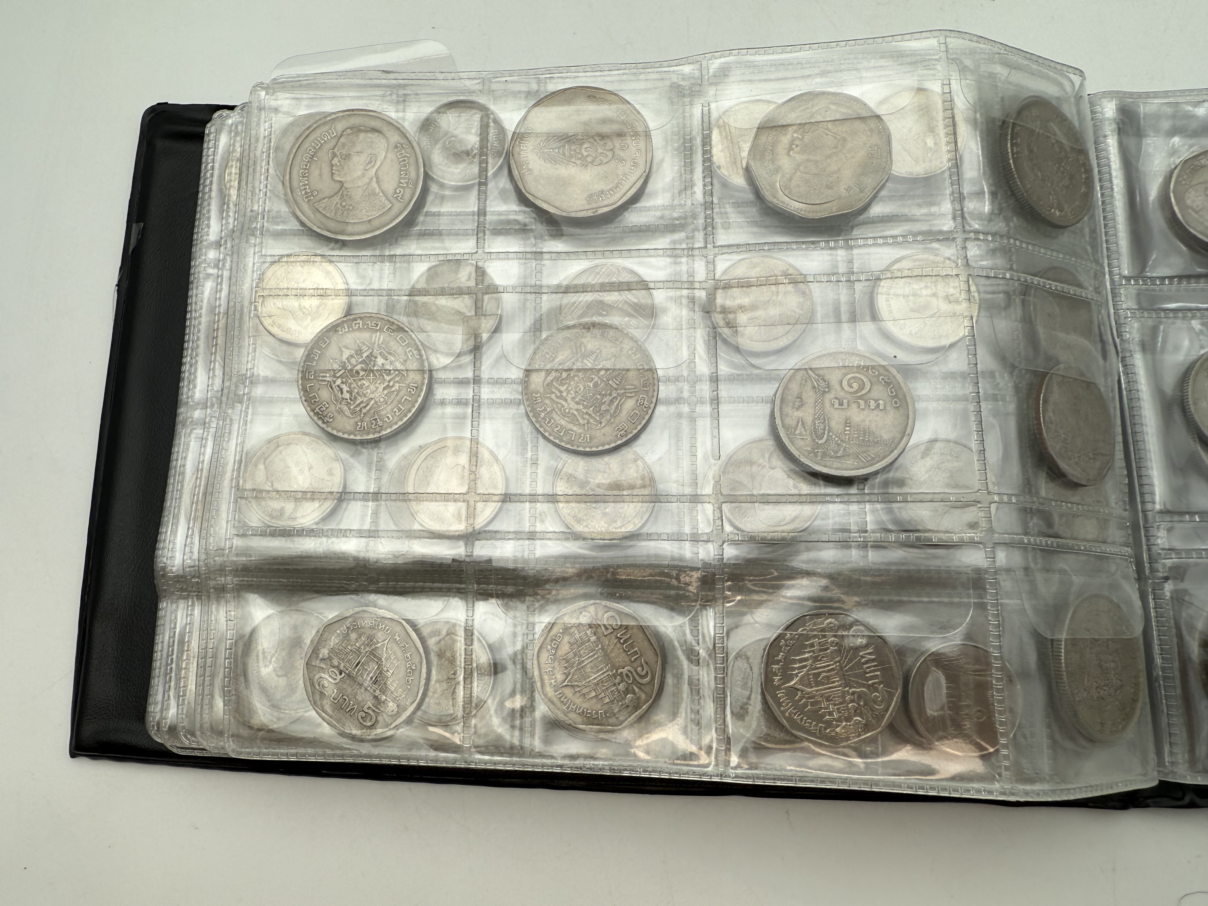 Thailand - A collection of several hundred coins arranged in a special coin album, various conditions and years - 1 15