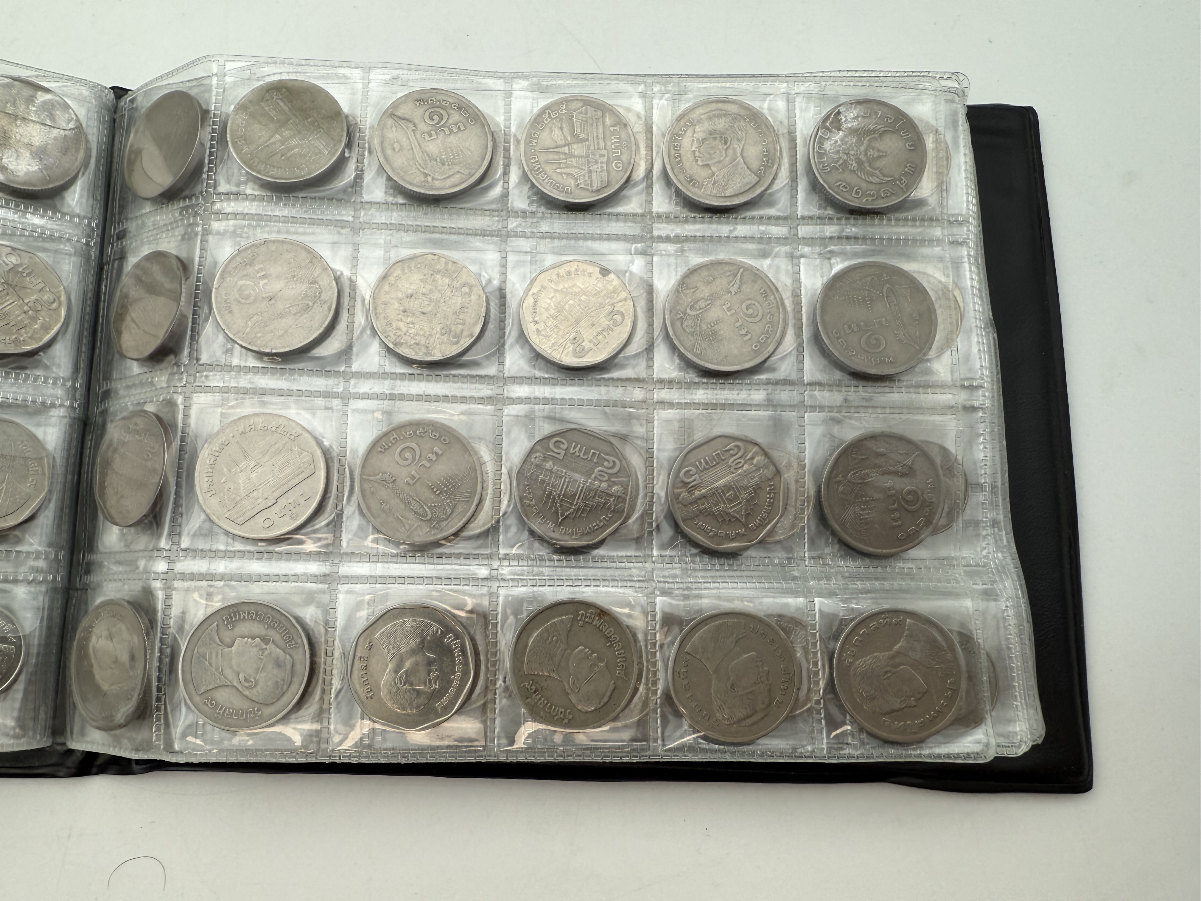 Thailand - A collection of several hundred coins arranged in a special coin album, various conditions and years - 1 7