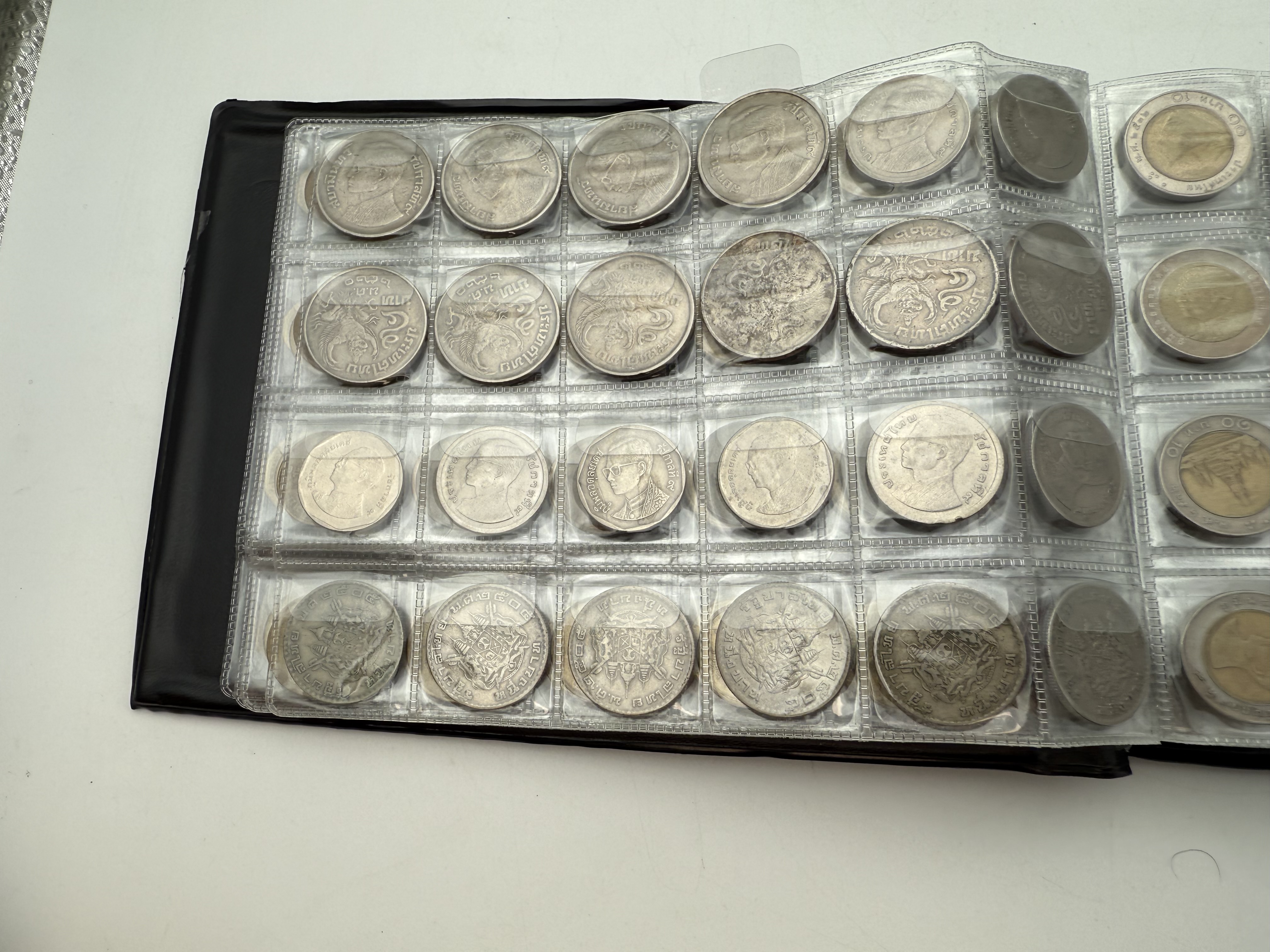 Thailand - A collection of several hundred coins arranged in a special coin album, various conditions and years - 1 30