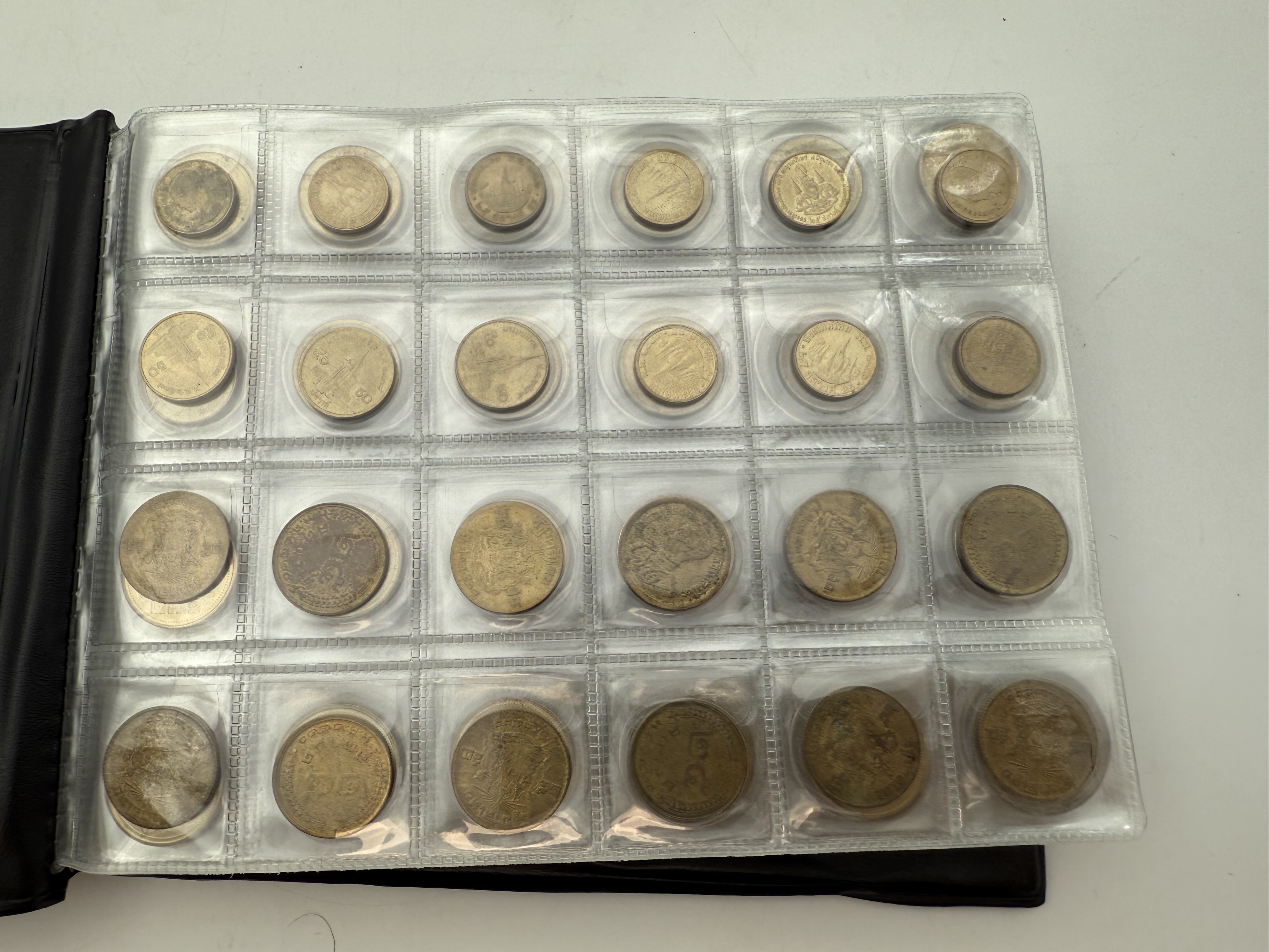 Thailand - A collection of several hundred coins arranged in a special coin album, various conditions and years - 1 11