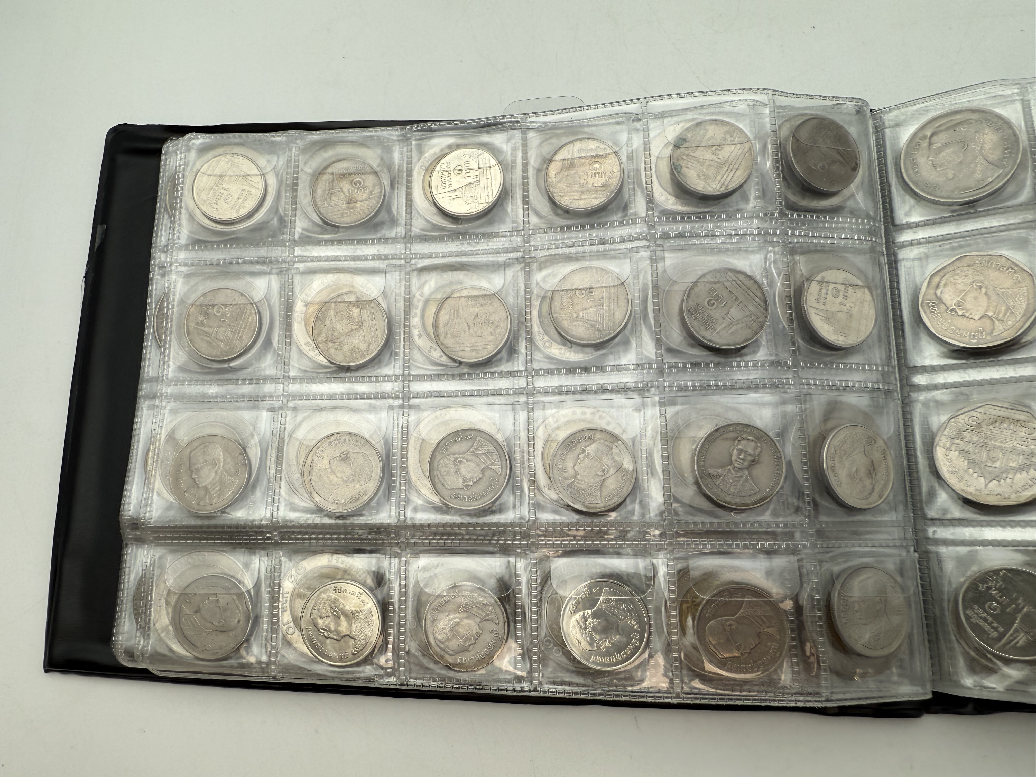 Thailand - A collection of several hundred coins arranged in a special coin album, various conditions and years - 1 4