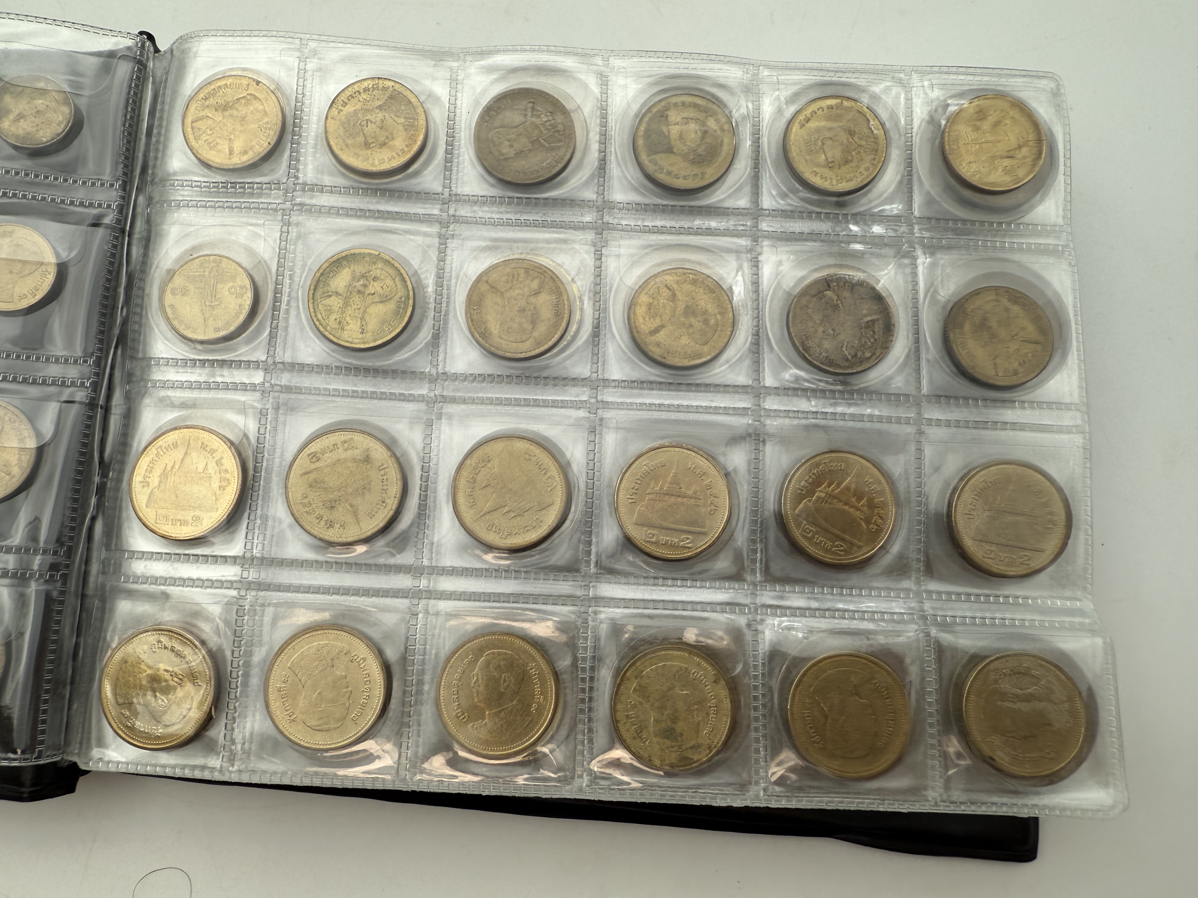 Thailand - A collection of several hundred coins arranged in a special coin album, various conditions and years - 1 25