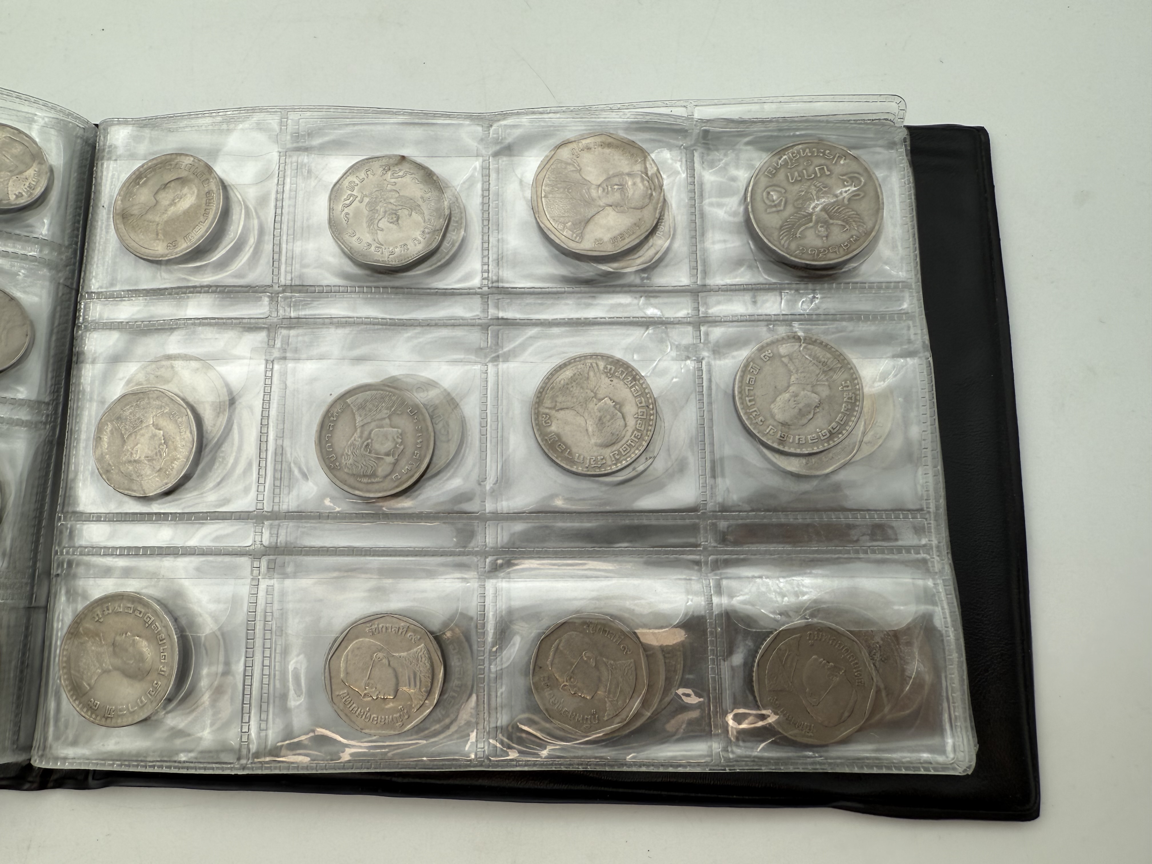 Thailand - A collection of several hundred coins arranged in a special coin album, various conditions and years - 1 14