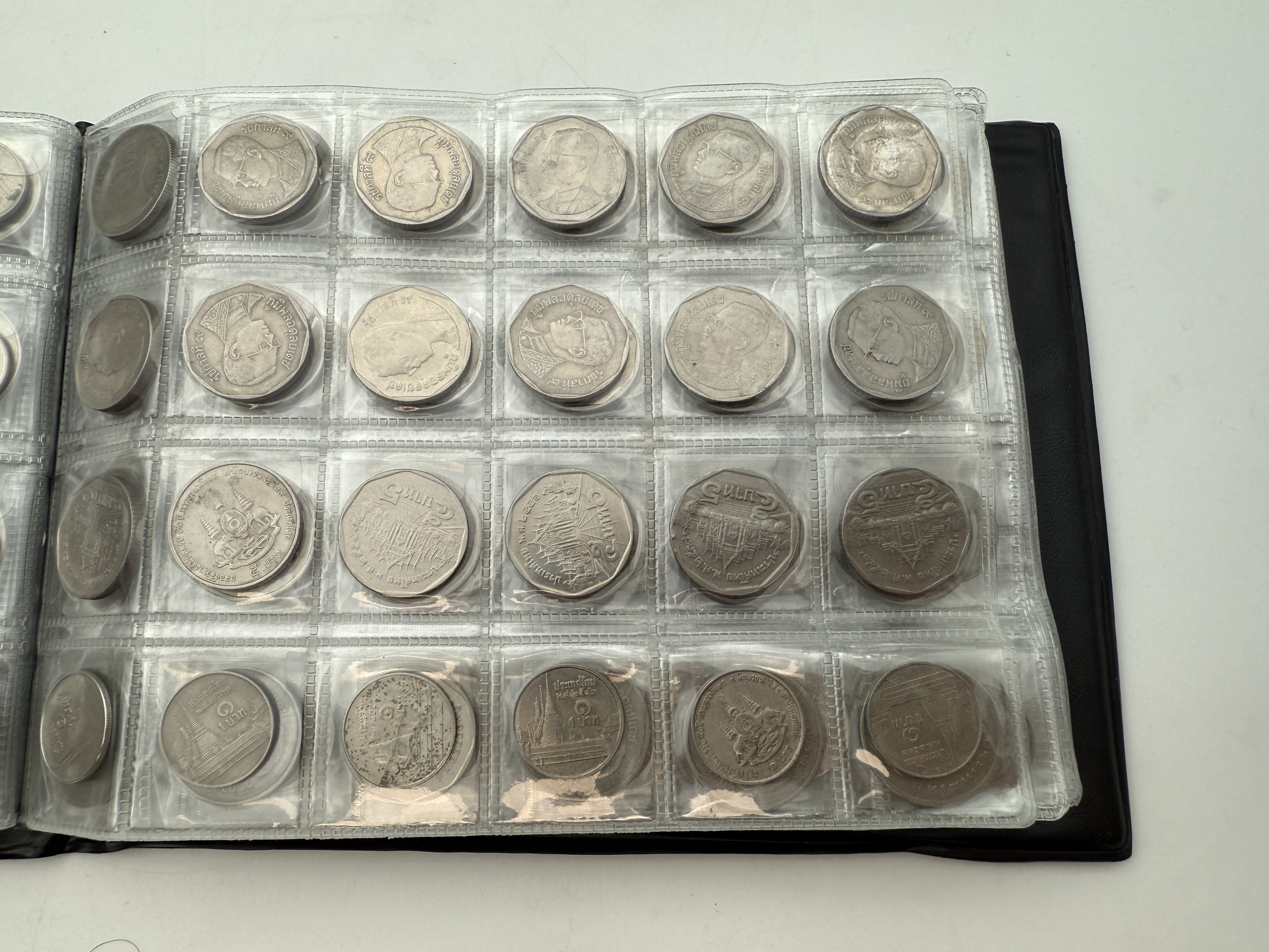 Thailand - A collection of several hundred coins arranged in a special coin album, various conditions and years - 1 5