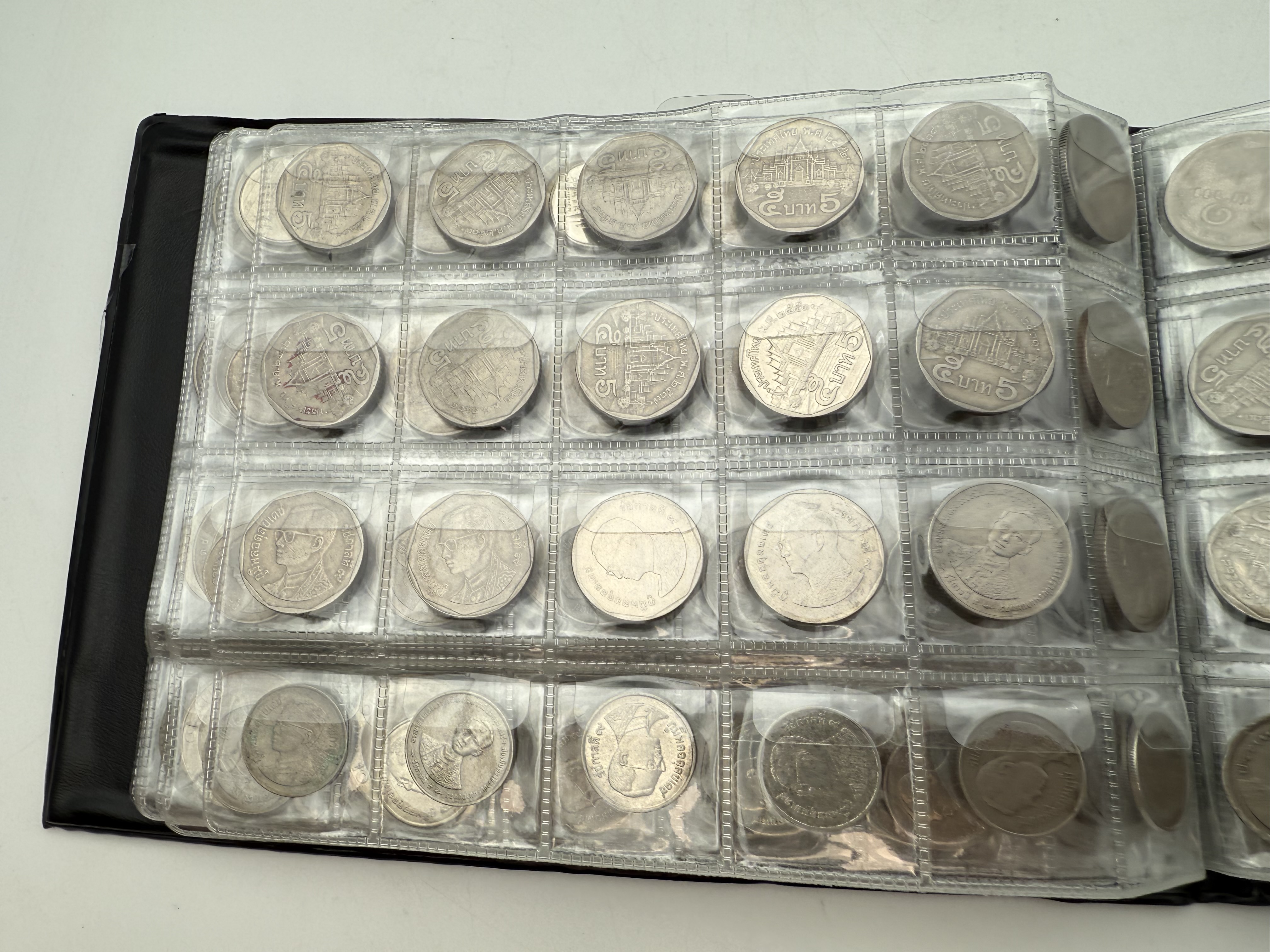 Thailand - A collection of several hundred coins arranged in a special coin album, various conditions and years - 1 6