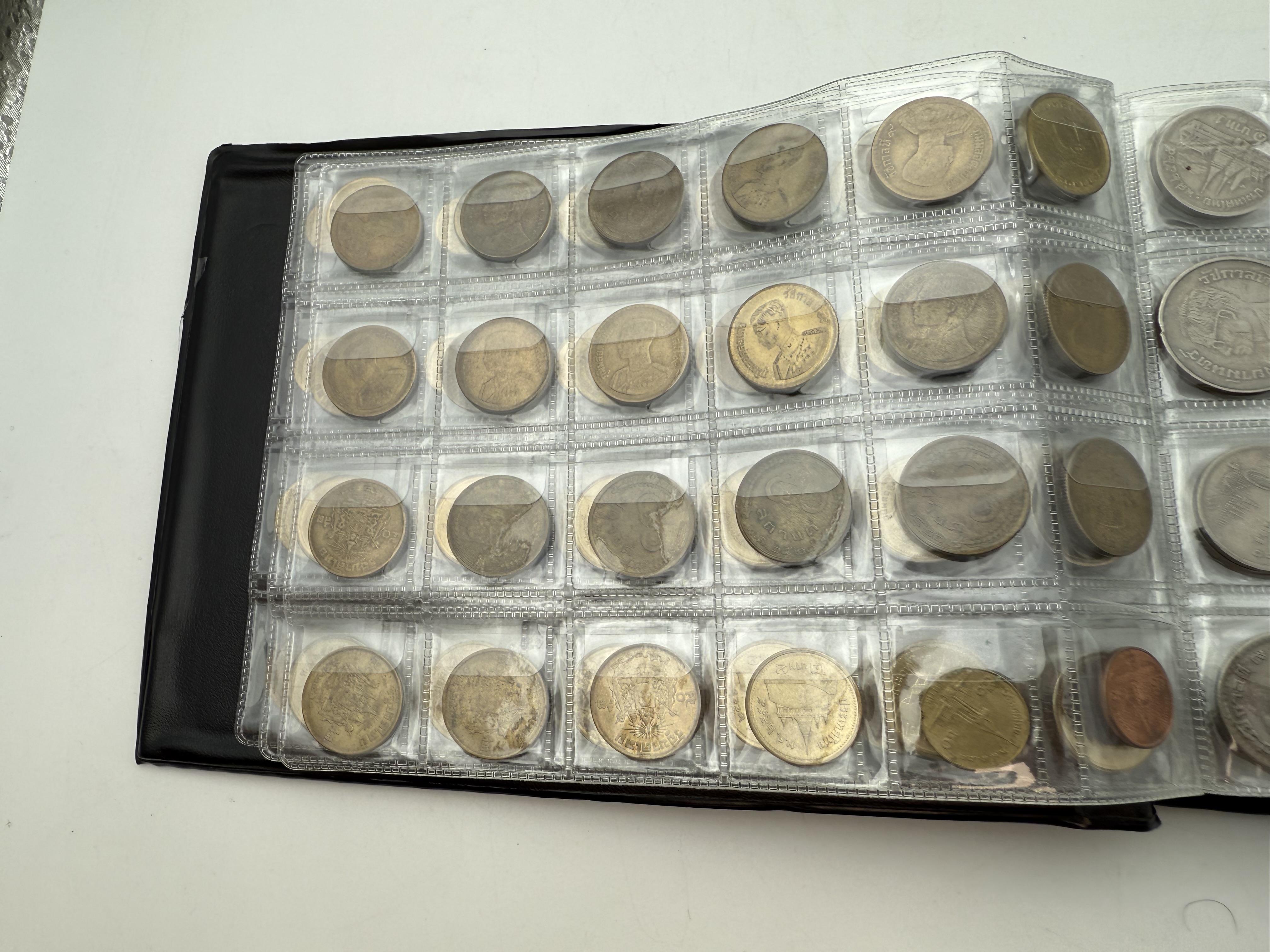Thailand - A collection of several hundred coins arranged in a special coin album, various conditions and years - 1 28