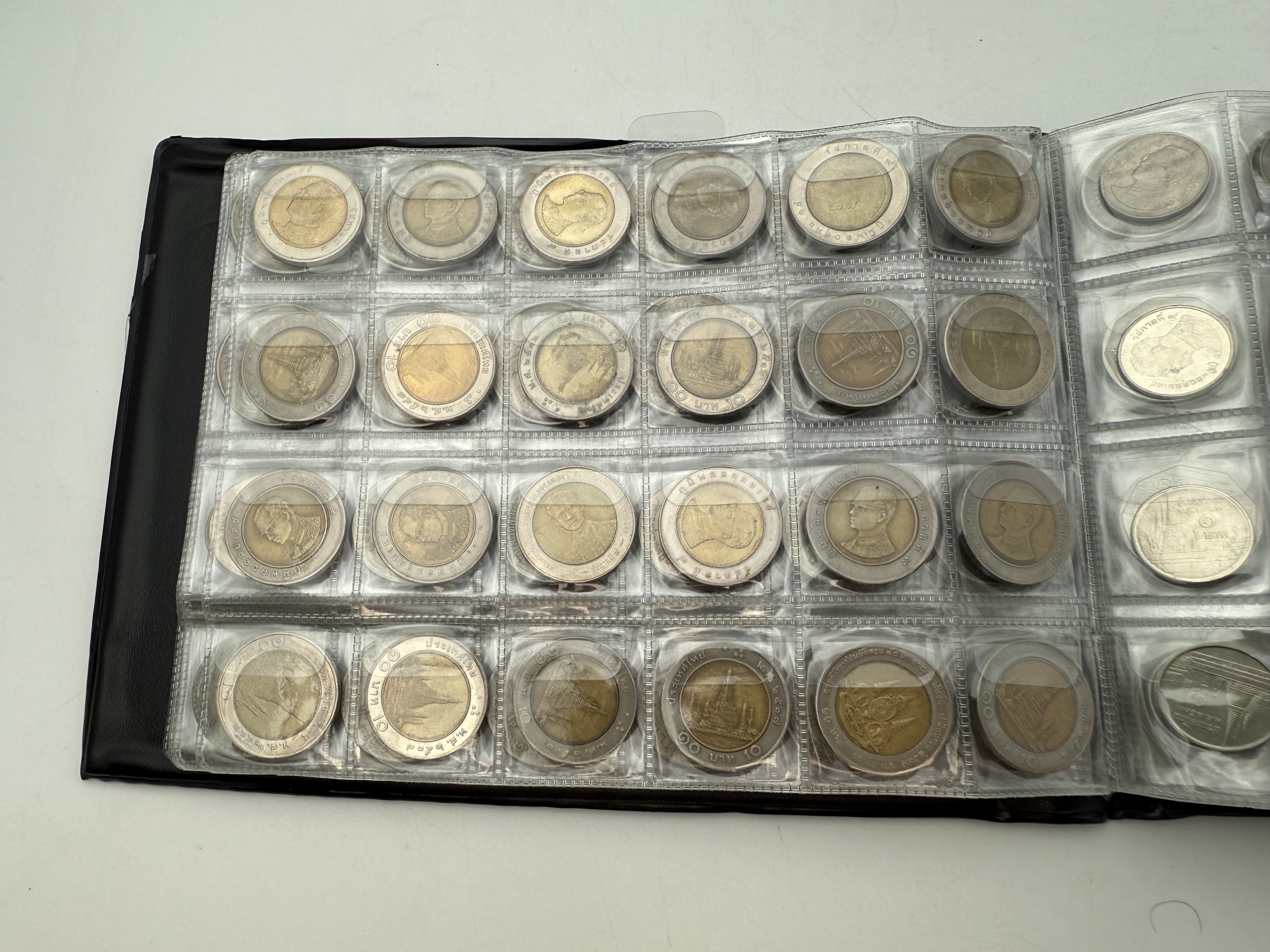 Thailand - A collection of several hundred coins arranged in a special coin album, various conditions and years - 1 2