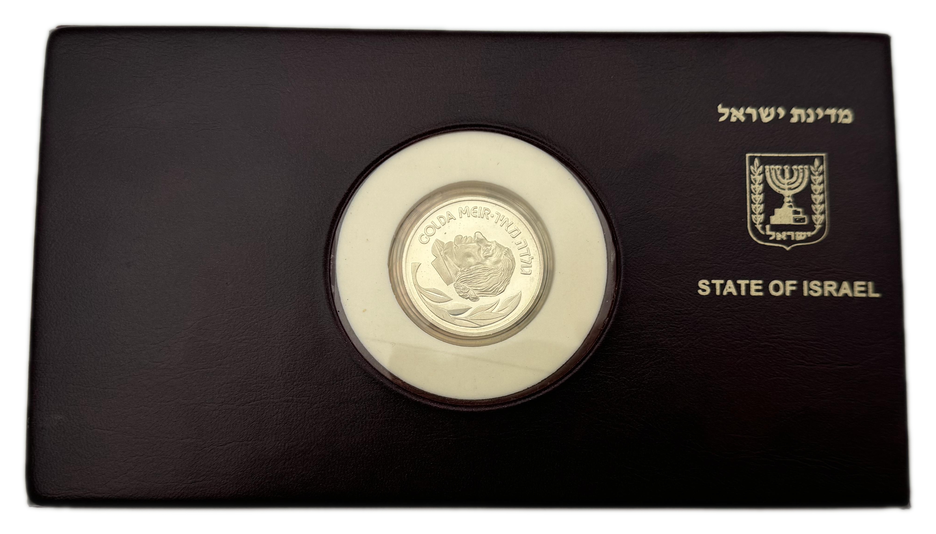 Israel - a group of 4 cases of Israeli medals and banknotes, presented in fancy and hard folders with explanatory ... - 1 3