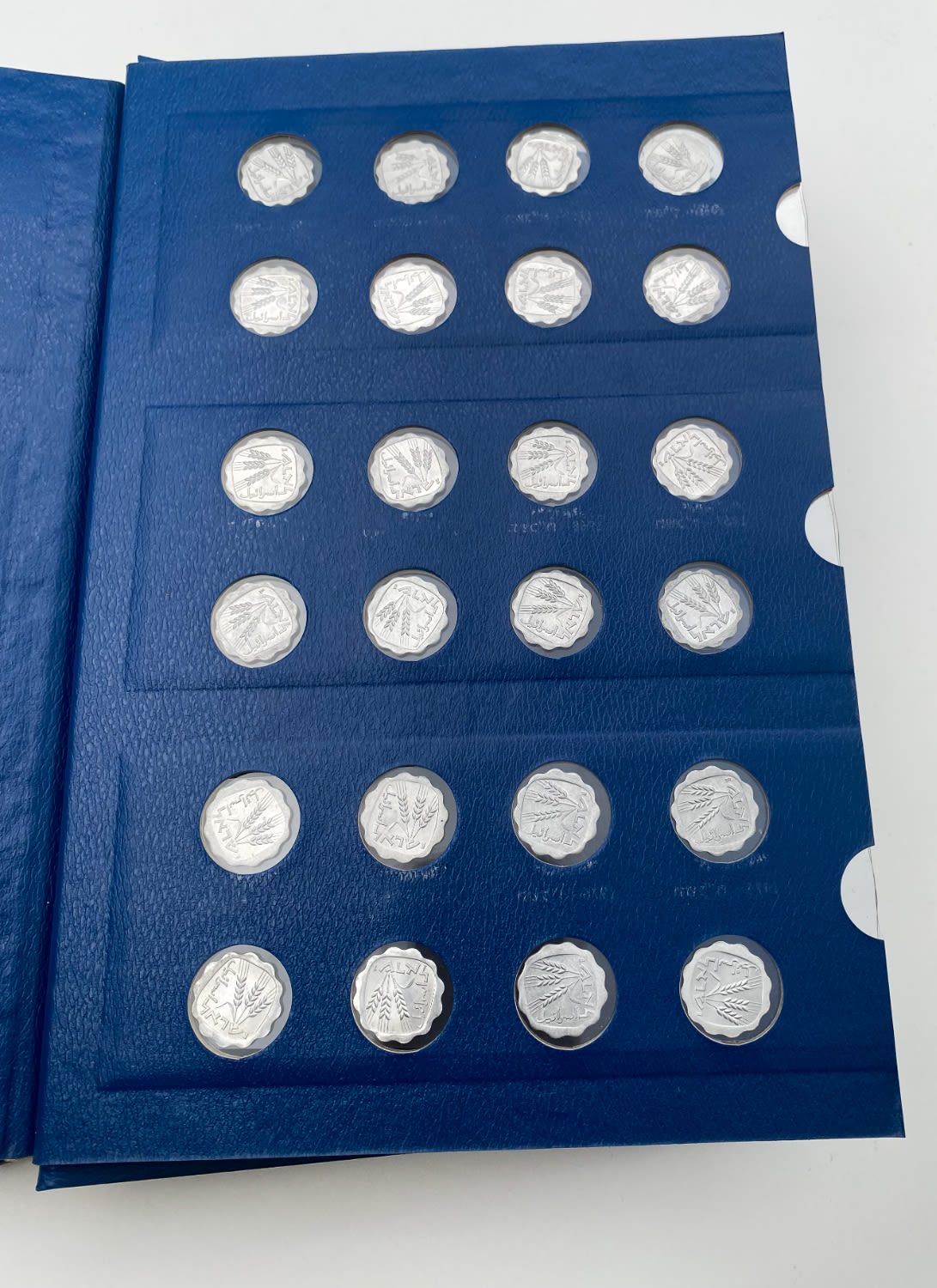 Israel - an album with about 130 Israeli coins of different years and values ​​and in excellent condition - ... - 1 9