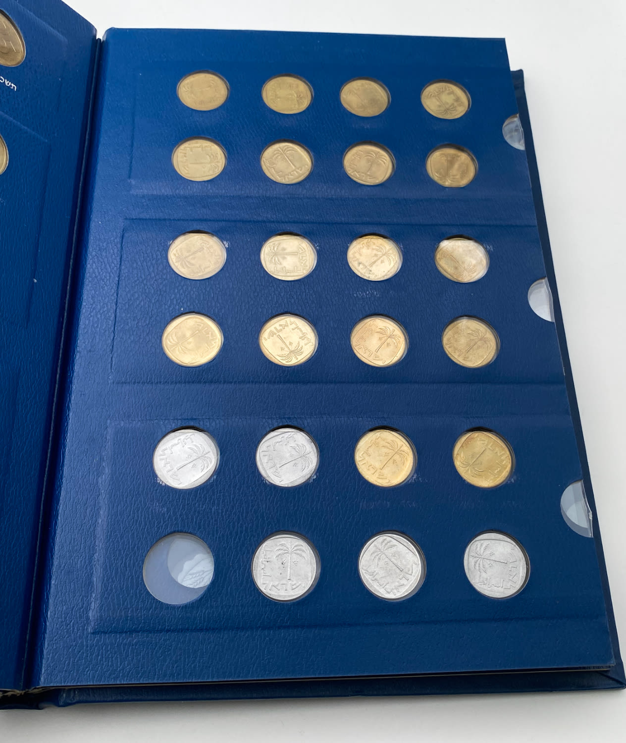 Israel - an album with about 130 Israeli coins of different years and values and in excellent condition - ... - 1 13