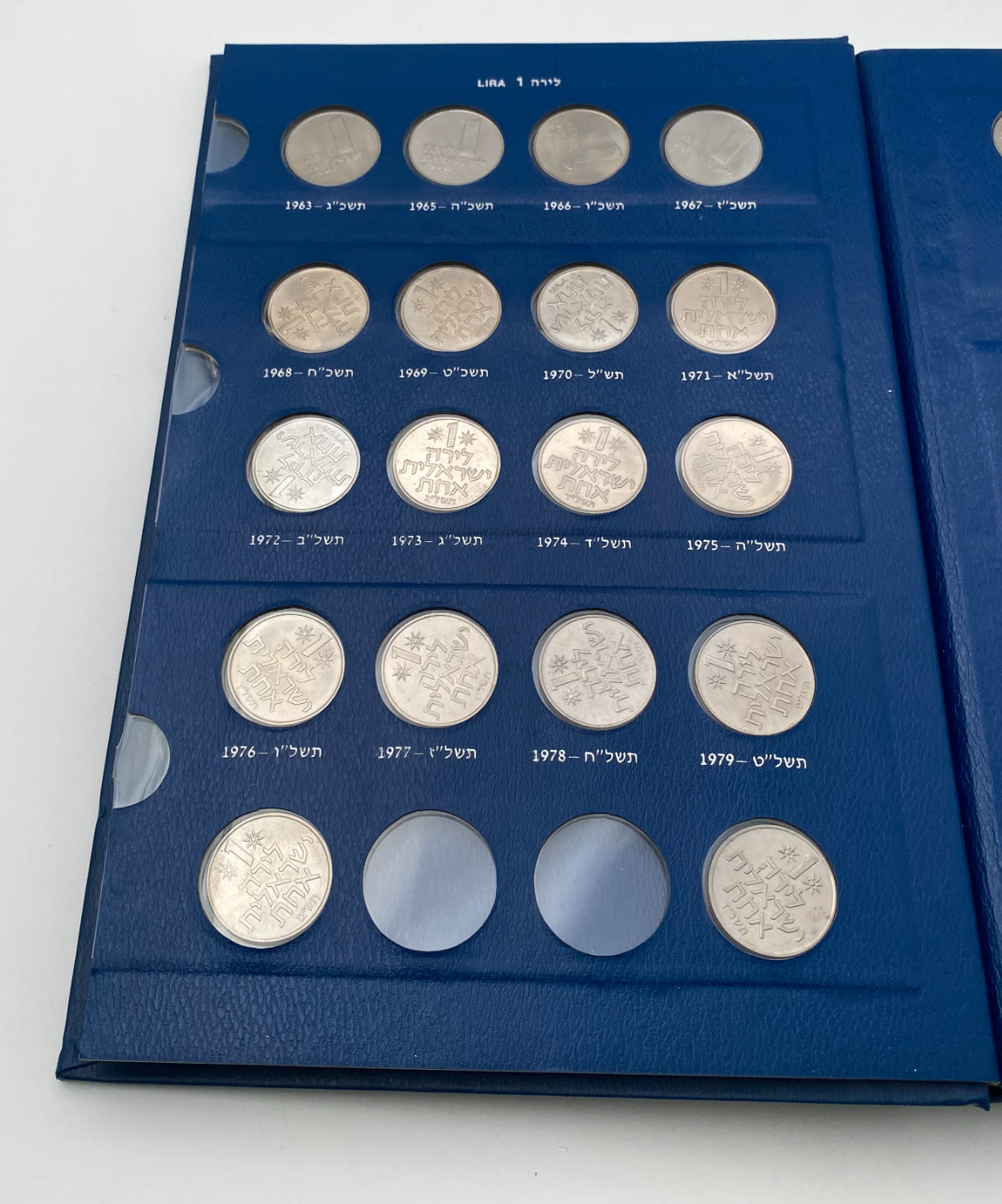 Israel - an album with about 130 Israeli coins of different years and values and in excellent condition - ... - 1 4