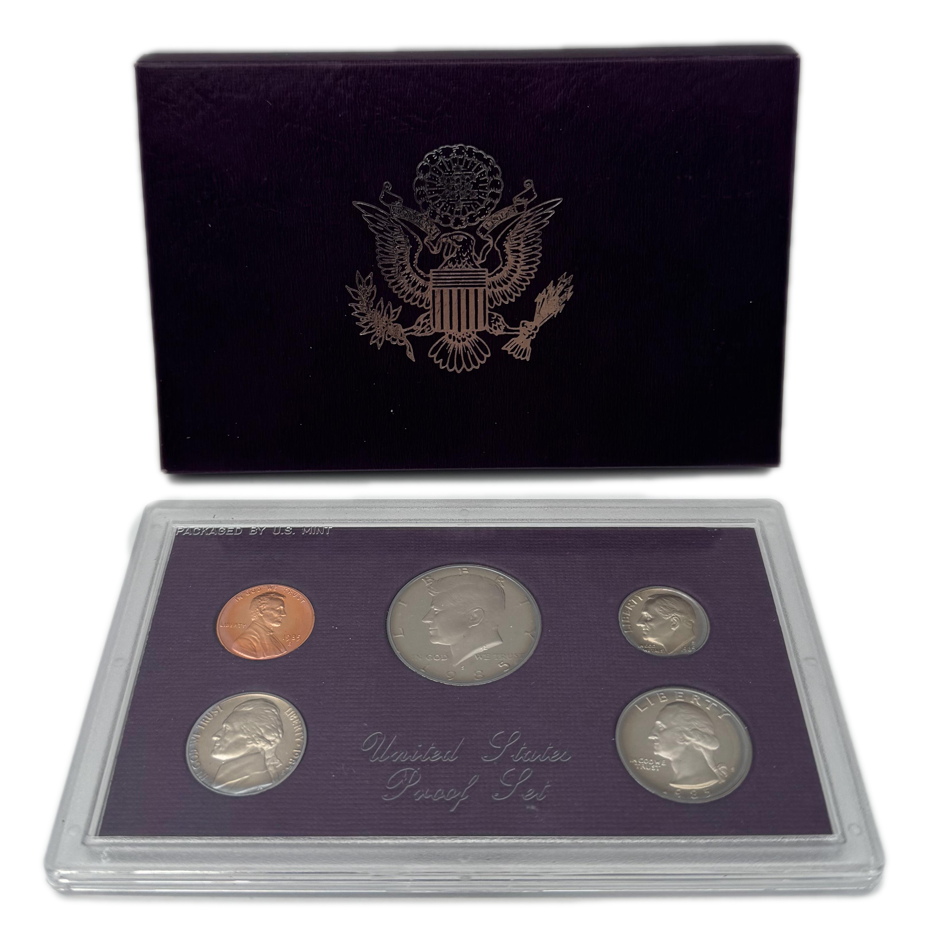 USA - a large collection of 6 United States coin sets - different years, the coindition of the coins in the sets is UNC - 1 1