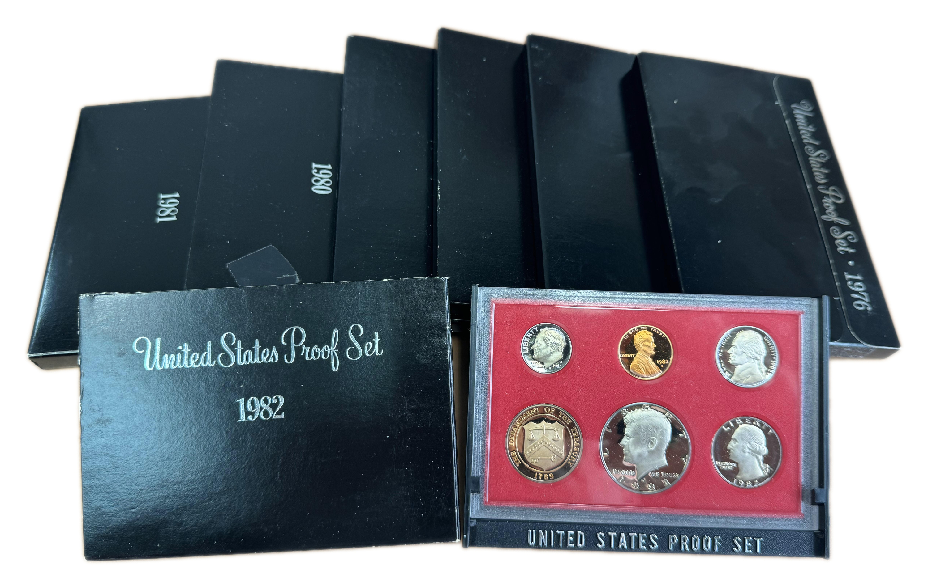 USA - a large collection of 7 United States coin sets - different years, the coindition of the coins in the sets is UNC - 1 0