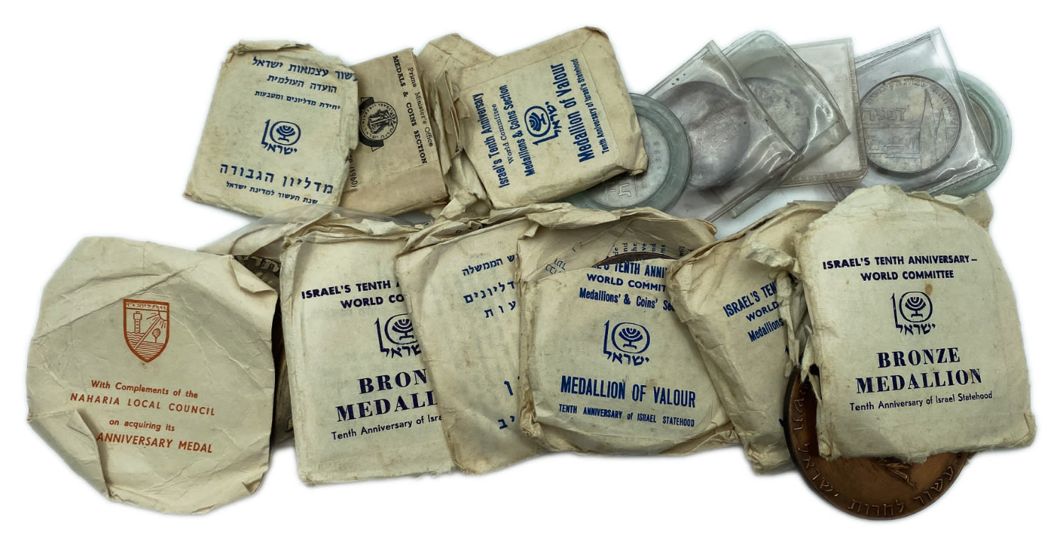 Israel - a collection of 17 medals and tokens of the Governmental Society for Coins and Medals - 7 bronze, 5 silver ...