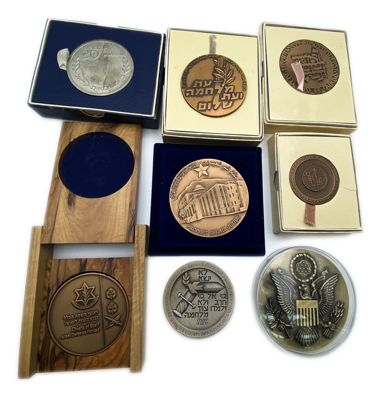 Israel - a large collection of 65 medals, some private and some belonging to the Governmental Society for Coins and ... - 1 1